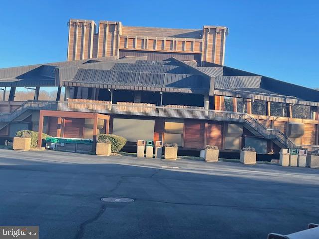 COURTHOUSE SQUARE - Residential