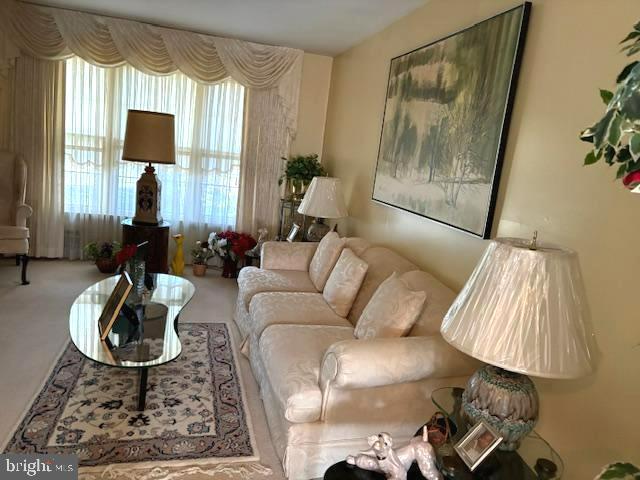 COURTHOUSE SQUARE - Residential