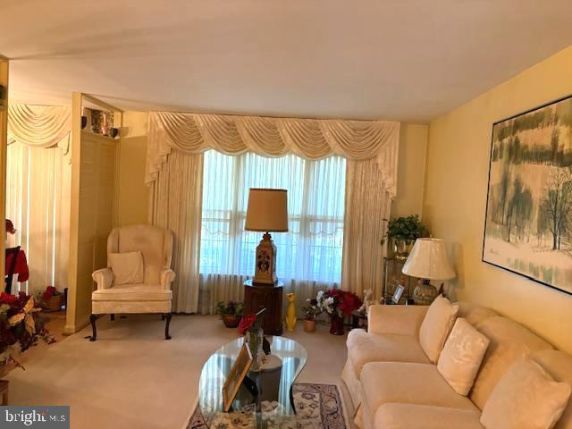 COURTHOUSE SQUARE - Residential