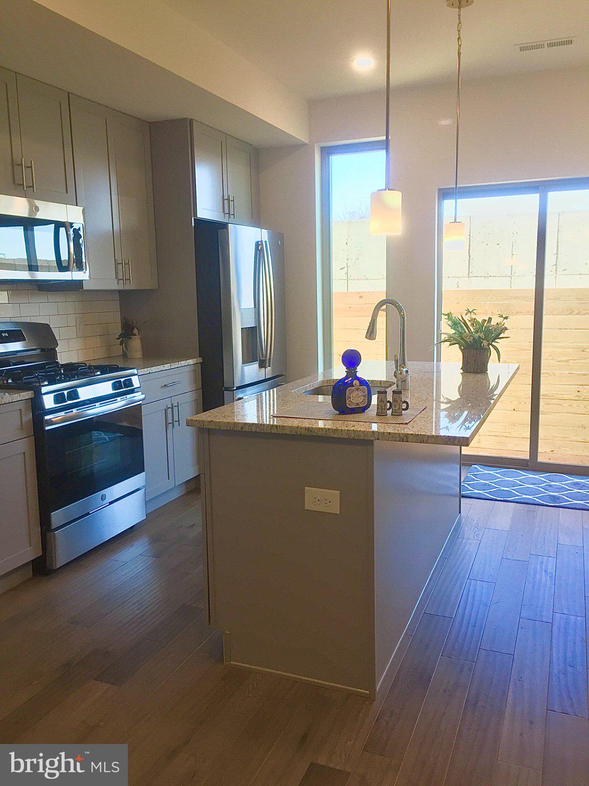 2134 KENSINGTON COURT 00 71