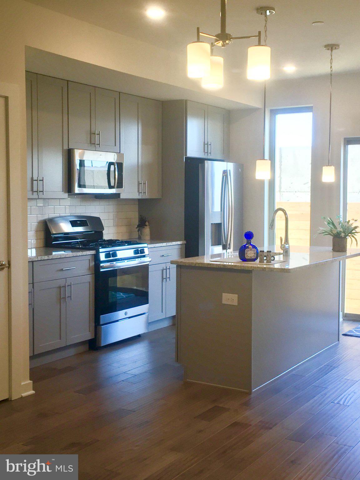 2134 KENSINGTON COURT 00 71