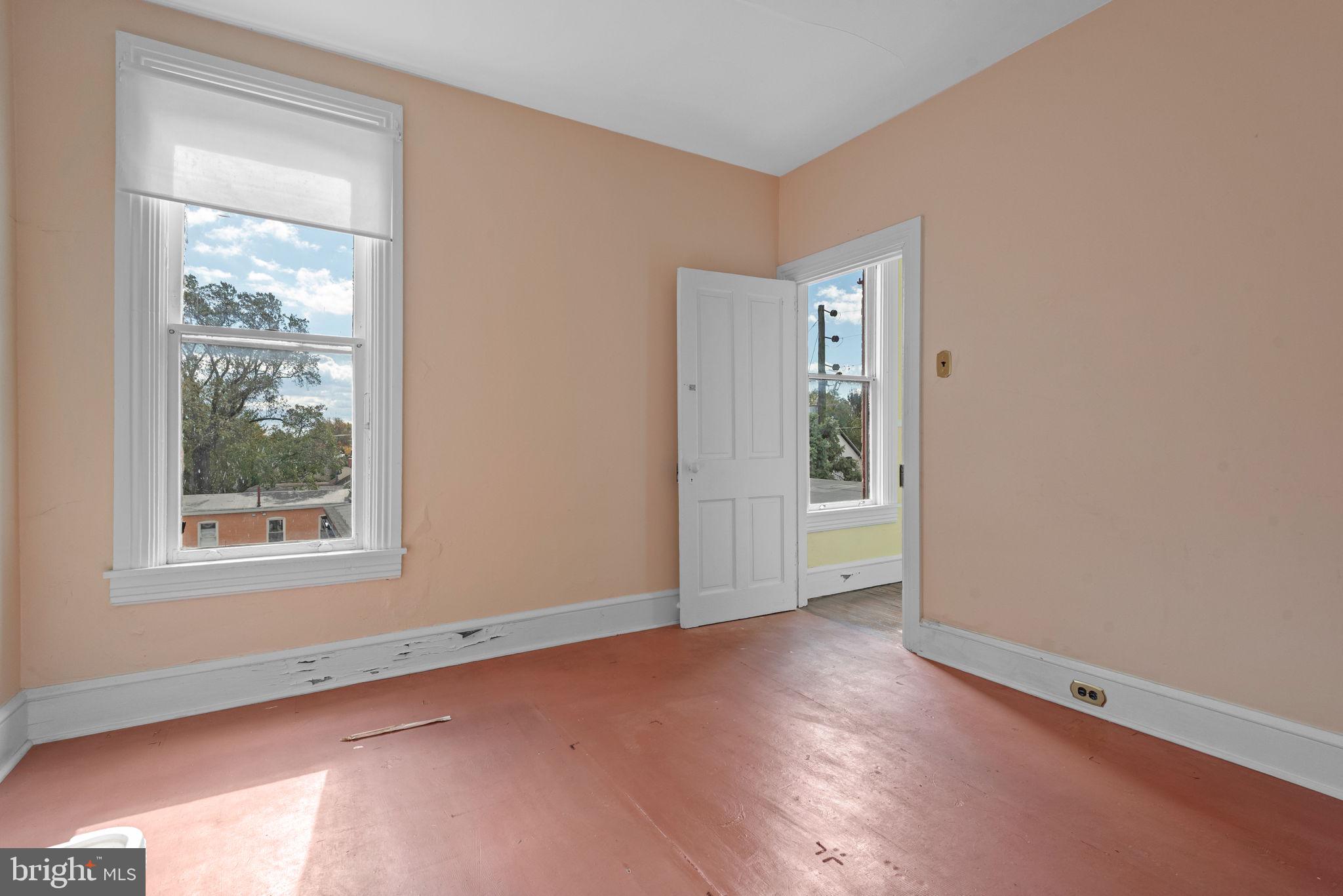 CHESTNUT HILL - Residential