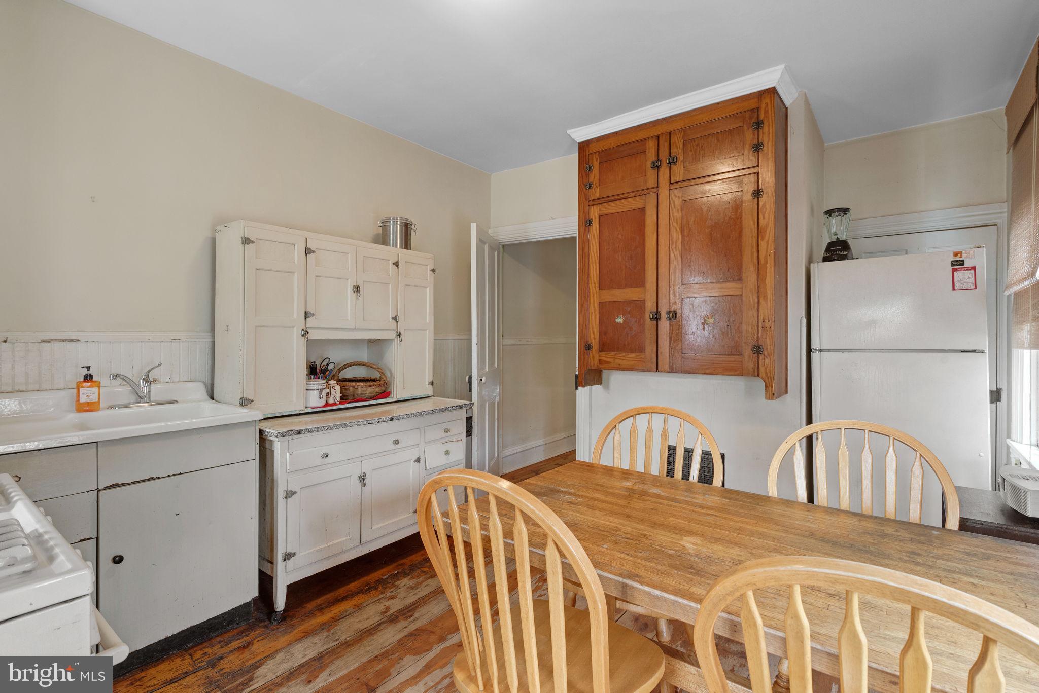 CHESTNUT HILL - Residential