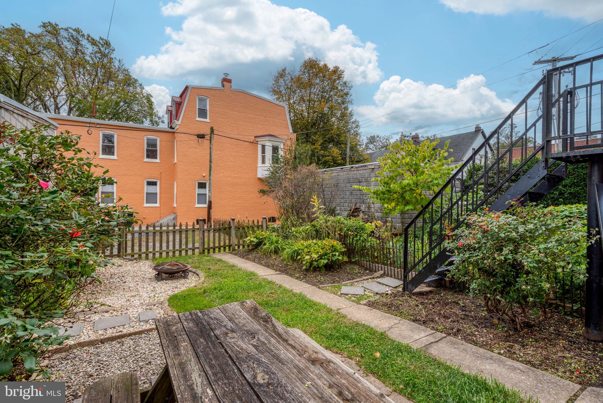 CHESTNUT HILL - Residential