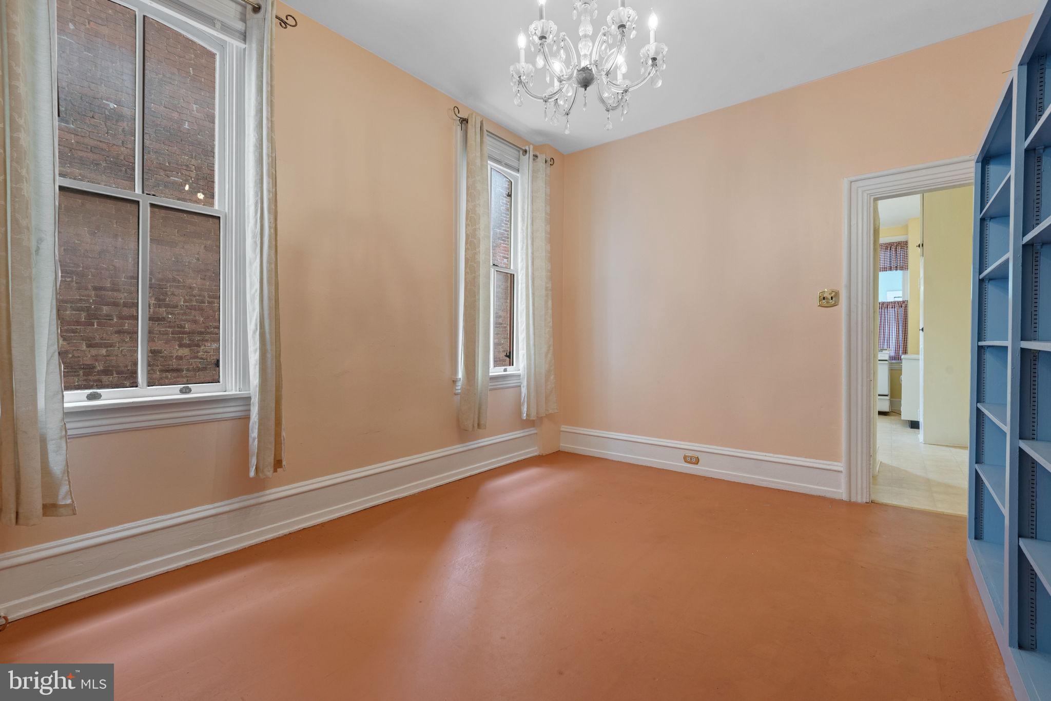 CHESTNUT HILL - Residential