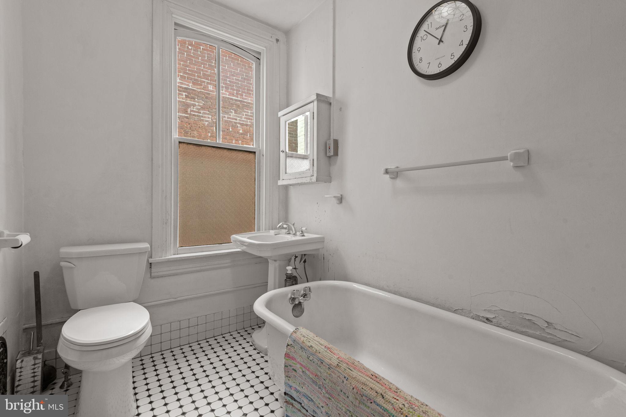 CHESTNUT HILL - Residential