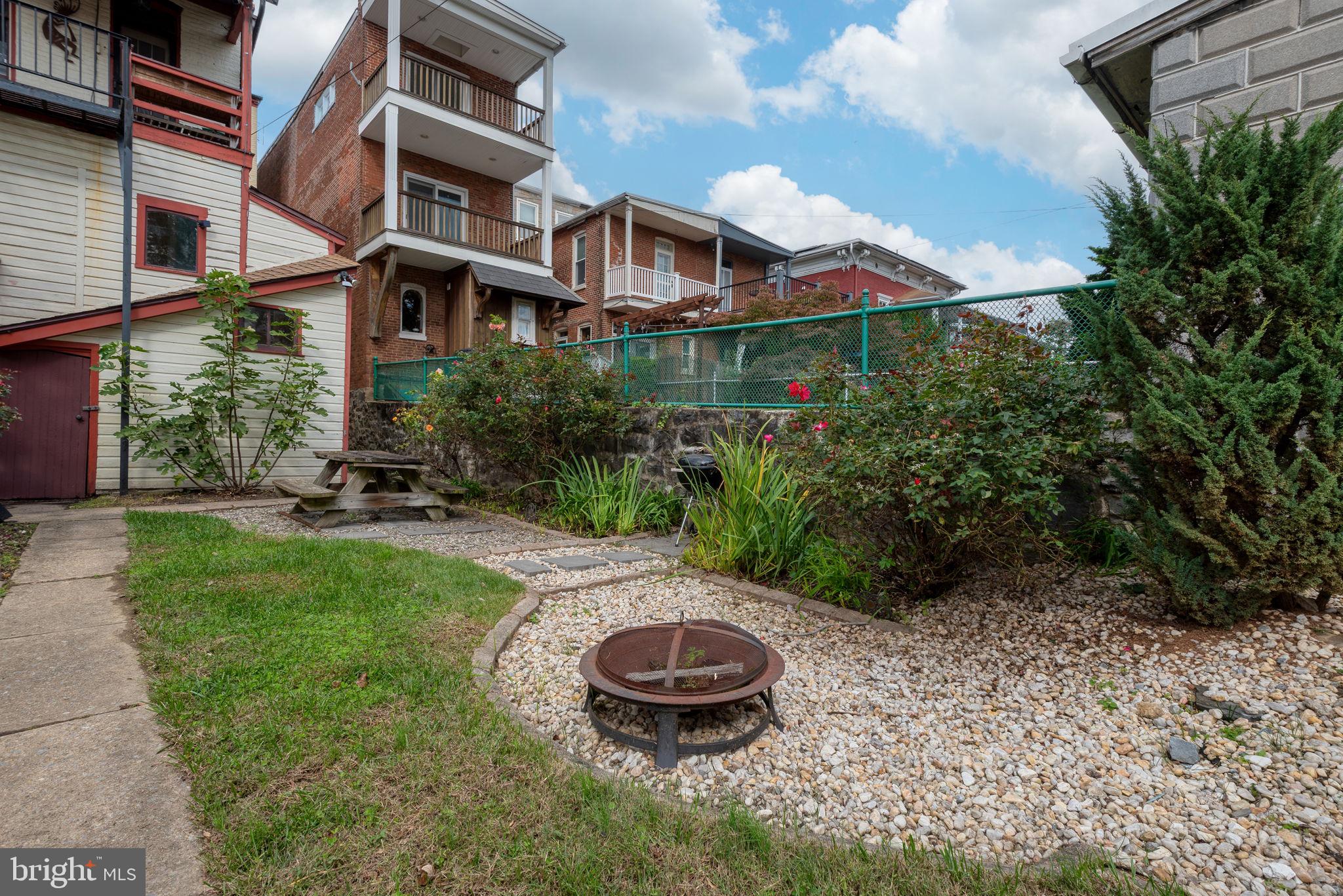 CHESTNUT HILL - Residential