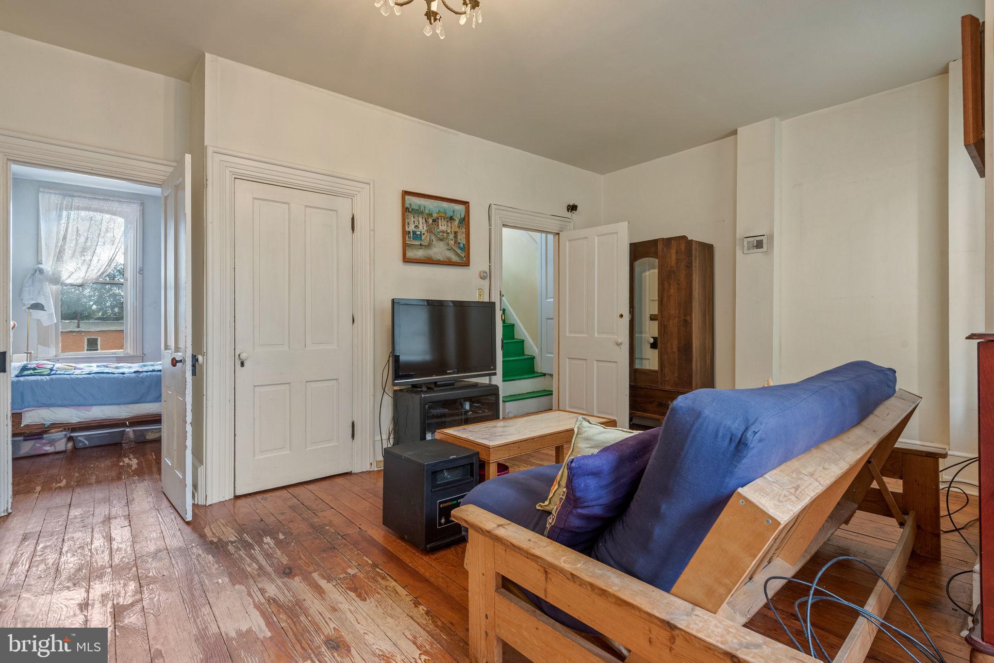 CHESTNUT HILL - Residential