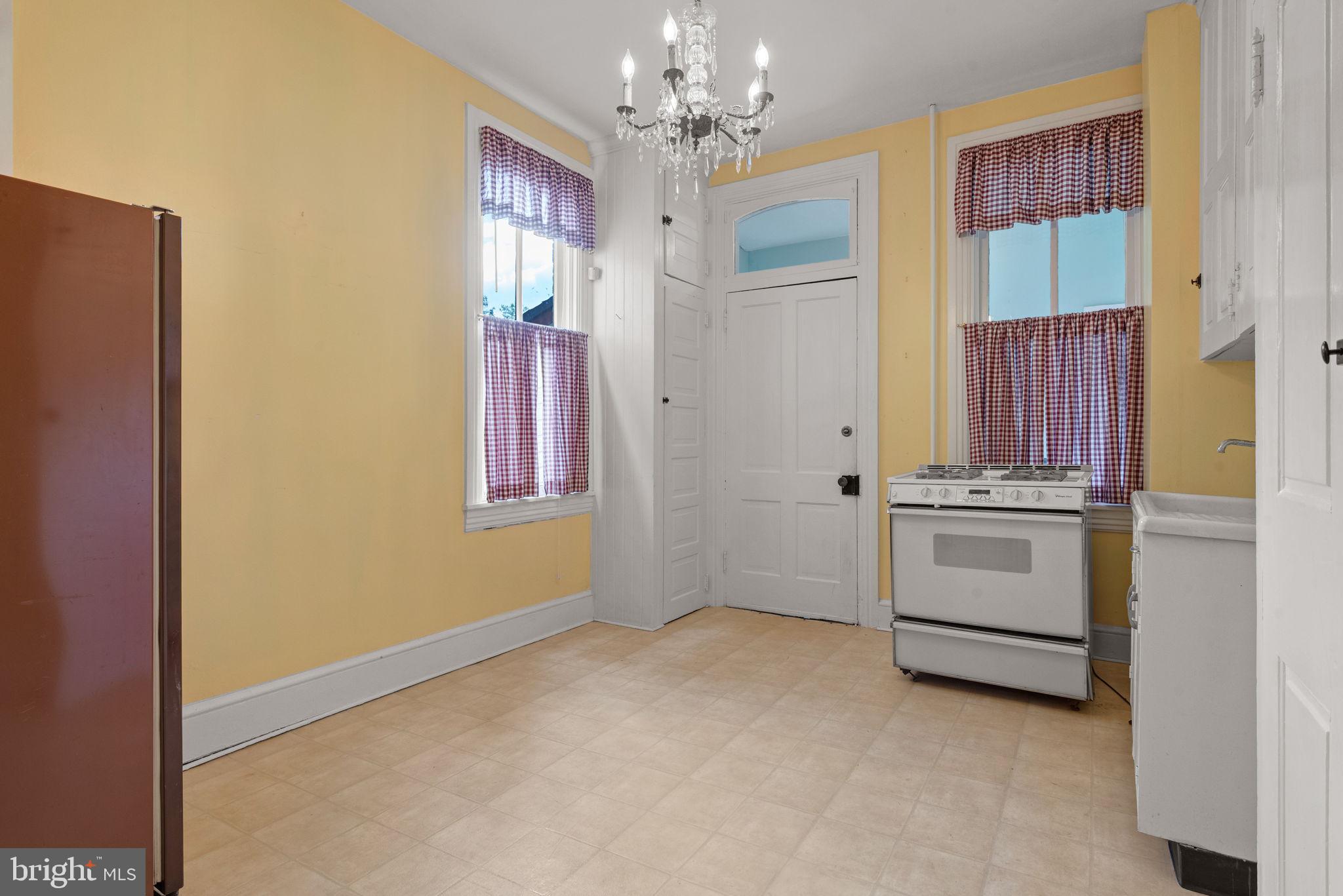 CHESTNUT HILL - Residential