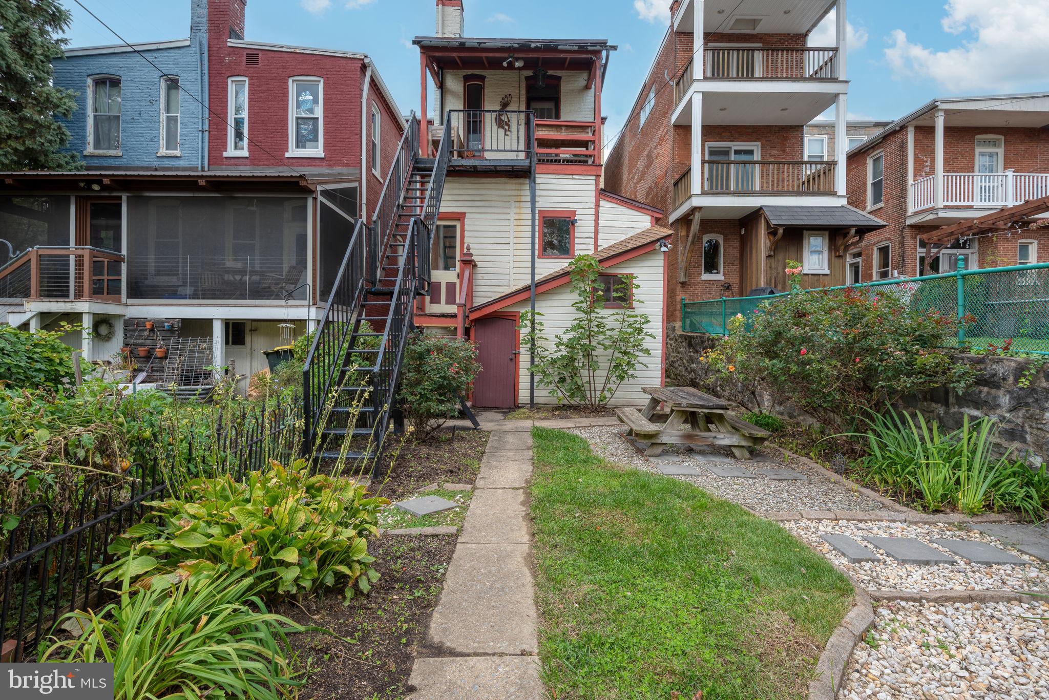 CHESTNUT HILL - Residential