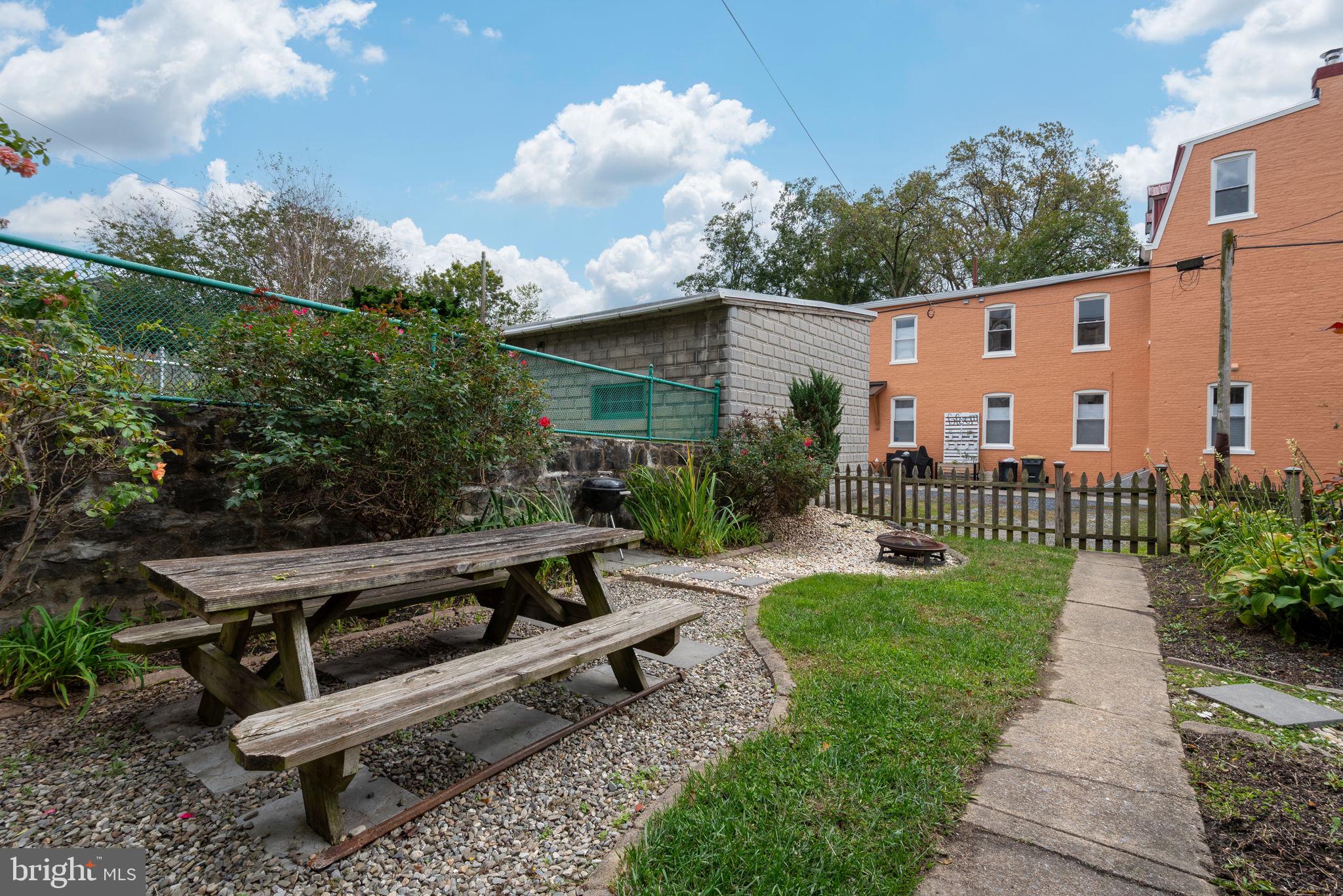 CHESTNUT HILL - Residential