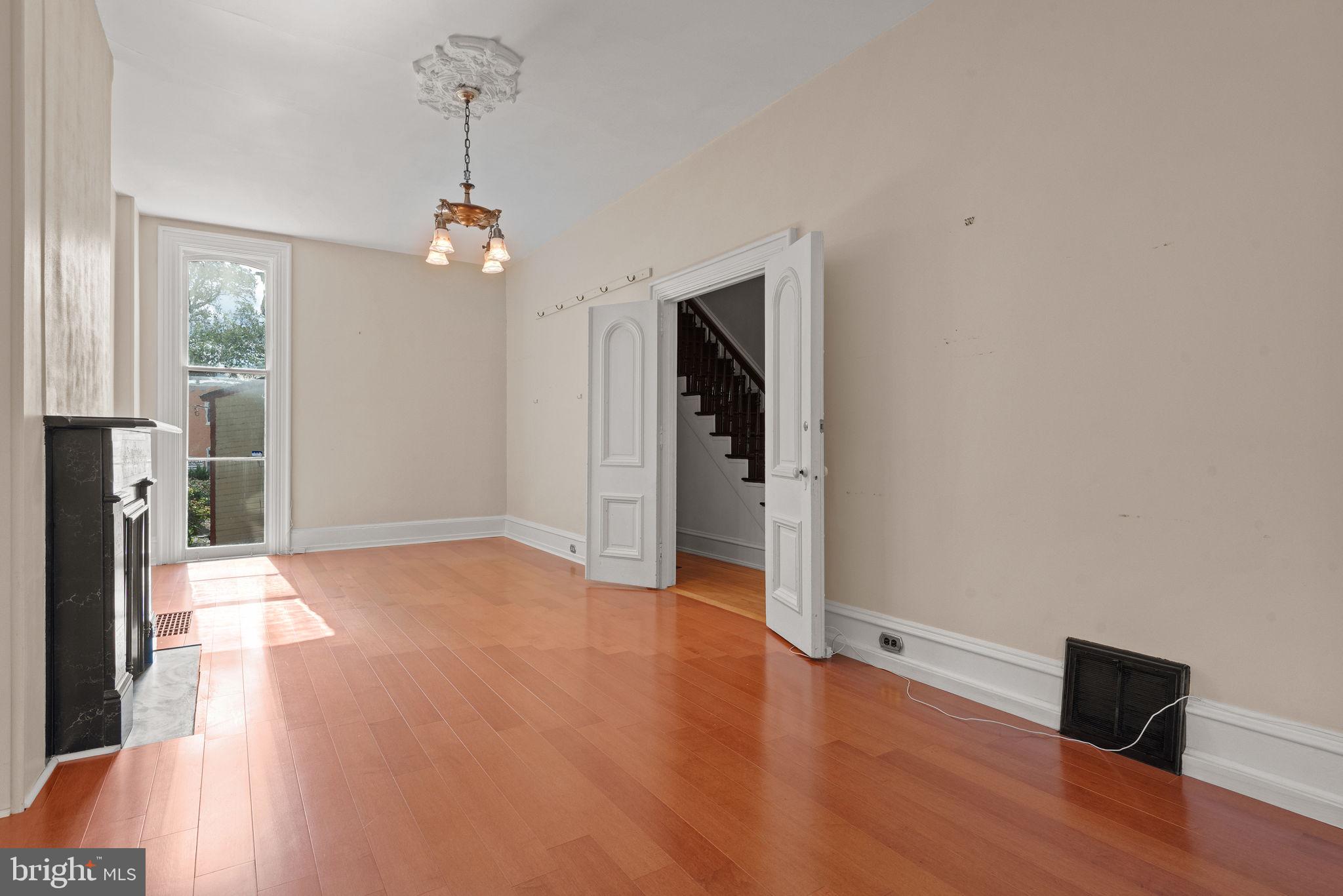 CHESTNUT HILL - Residential