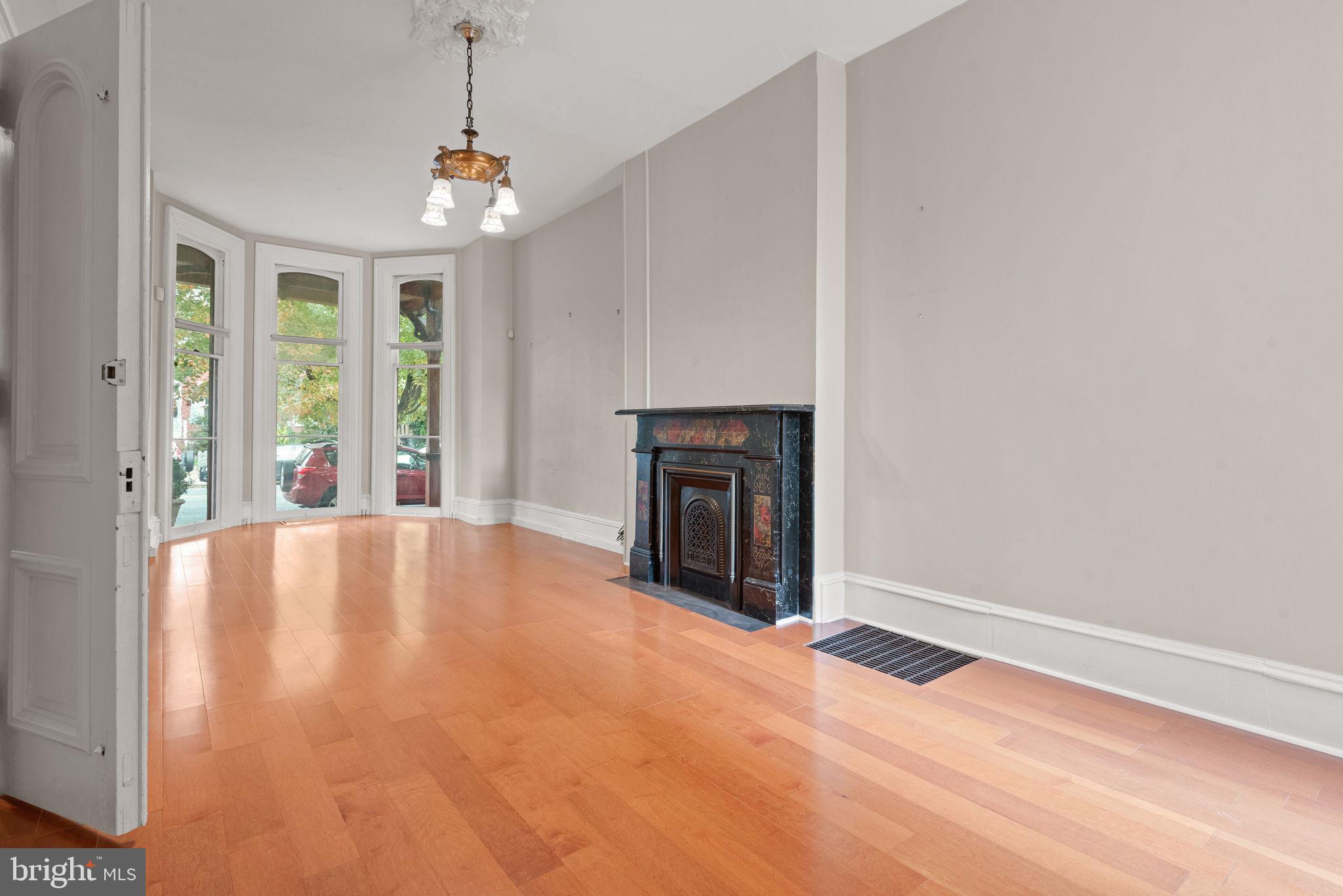 CHESTNUT HILL - Residential