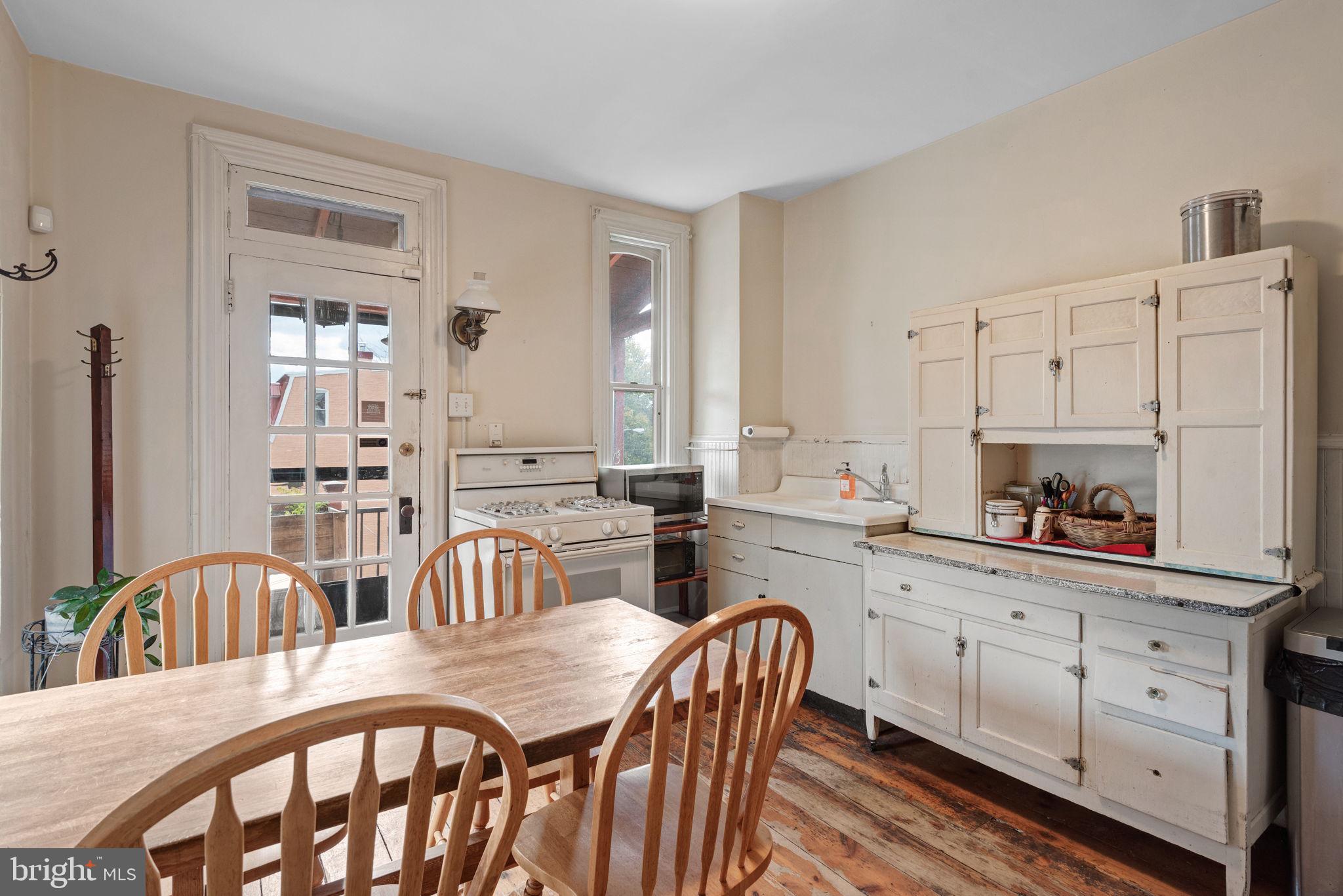 CHESTNUT HILL - Residential