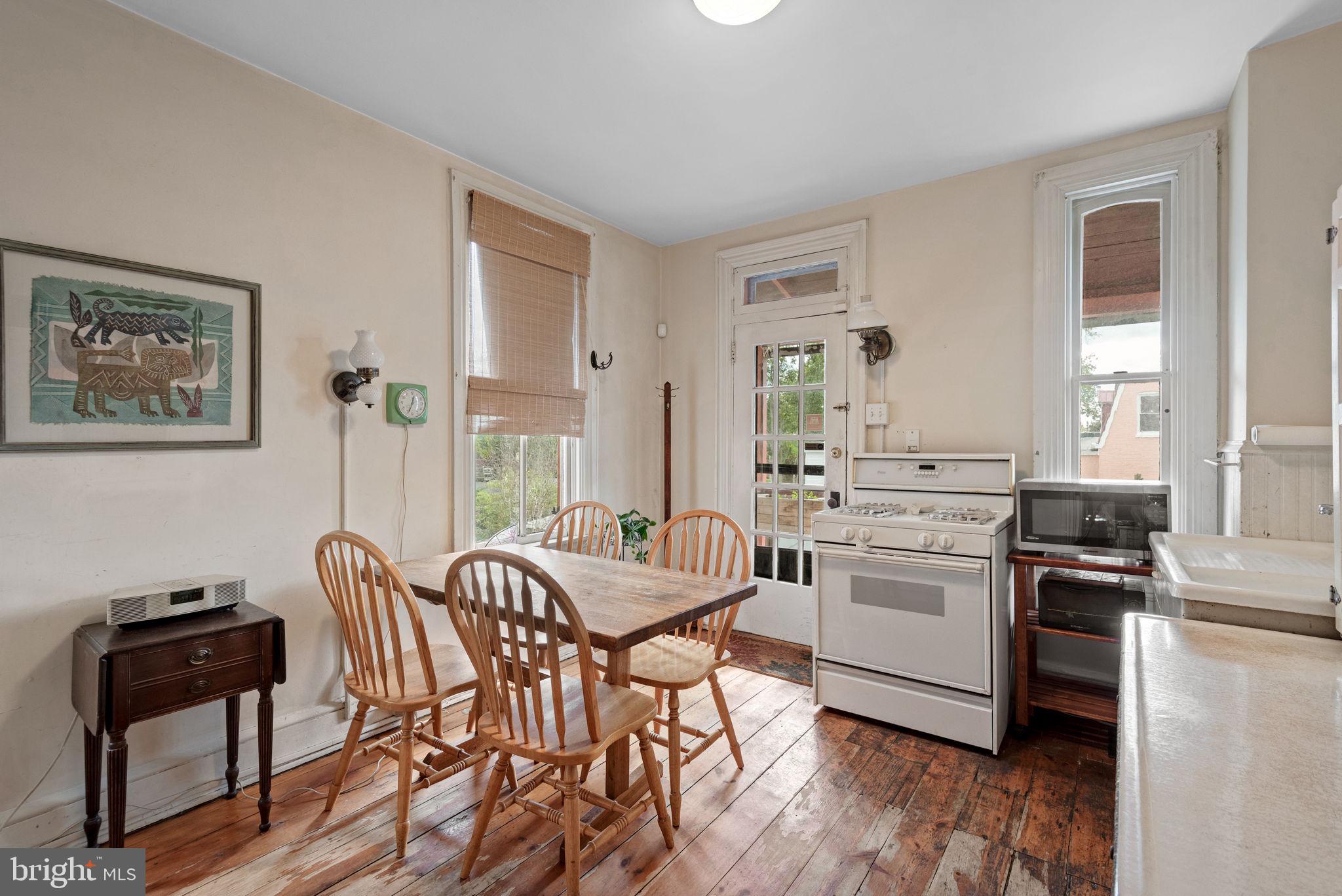 CHESTNUT HILL - Residential