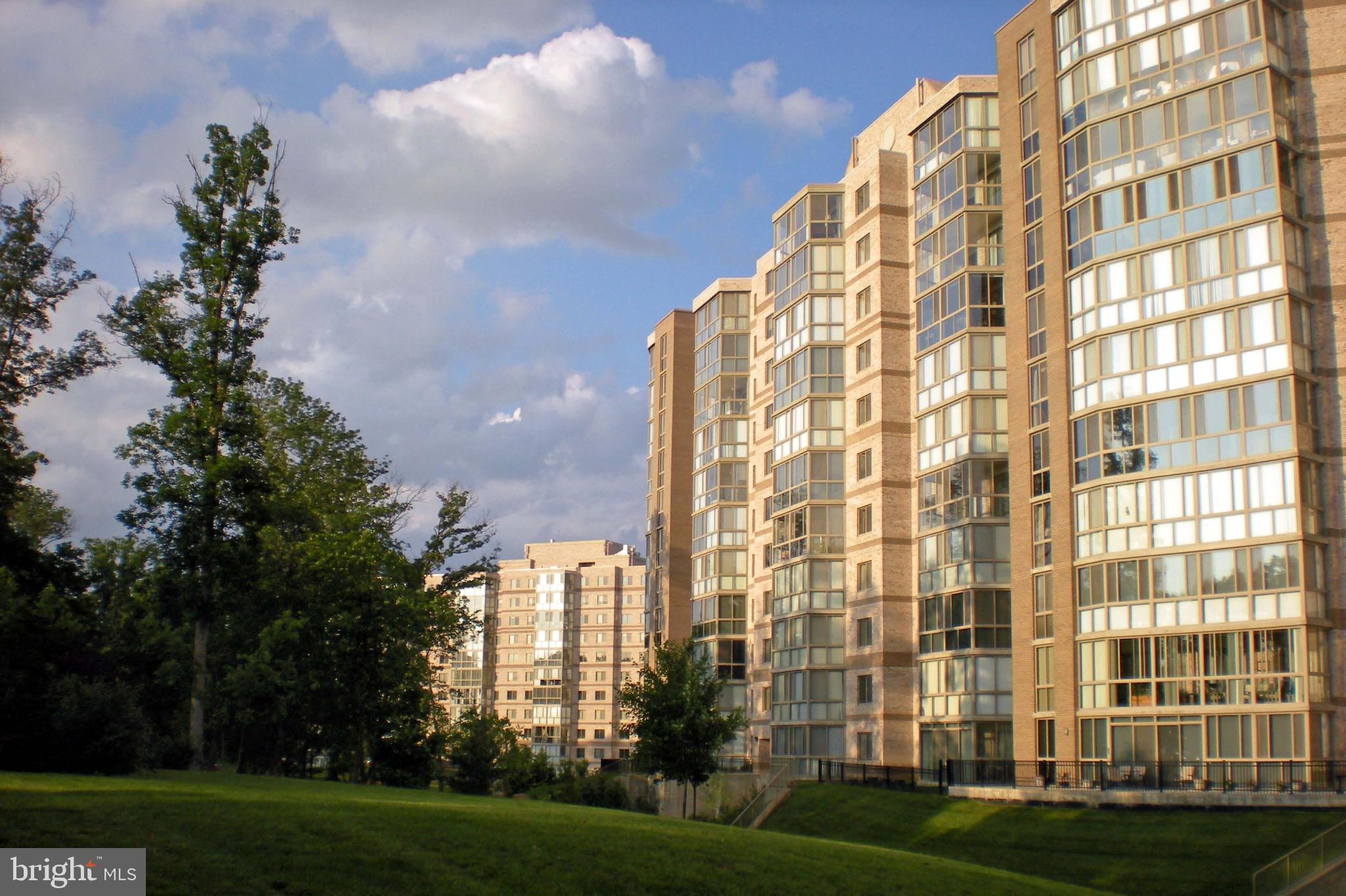 Spacious 2BR/2BA, 1,315 sqft unit with 22' long sun room overlooking green space in the sought-after Riverview building at Lansdowne Woods—is available for immediate occupancy! Check out the 3D tour of the unit. Enjoy low-maintenance luxury with 2023-installed LVP flooring, stainless steel appliances (2–5 years old), a brand-new washer, and a 5-year-old HVAC system. This active adult community offers resort-style amenities including clubhouse, pool, fitness center, and more all with 24-hour guarded security. All-Inclusive HOA Services - Monthly HOA fees include internet, cable TV, exterior maintenance, landscaping, trash, bi-annual HVAC service, and shuttle services to shopping and medical facilities—minimizing chores and maximizing convenience. Don't miss this move-in-ready opportunity! *** Interested in a tour? In lieu of traditional open houses because of the secure community, private tours are available with listing broker by appointment. ***
More about Lansdowne Woods Virginia - Resort‑Style Amenities & Lifestyle - The 48,000 ft² clubhouse is a hub of energy and activity, offering a restaurant/bar, auditorium/ballroom, art and ceramics studios, woodworking shop, computer center, billiard room, and more. The wellness facilities include a heated six‑lane indoor pool, hot tub, sauna, exercise and dance studios, plus a variety of water exercise classes. Vibrant Social Life & Community Events - Over 20 resident clubs and interest groups—from book club to woodworking, beekeeping to bingo—ensure there's something for everyone.Beautiful Location & Scenic Surroundings - Perched along the Potomac River, with views of Sugar Loaf Mountain and wooded trails, the setting brings nature right to your doorstep—frequently featuring wildlife like deer and rabbits. Proximity to the Lansdowne Resort and golf courses, plus easy access to walking and biking trails in the broader Lansdowne and Loudoun County area. Convenient Location & Easy Access - Located in Lansdowne (Leesburg mailing address), about 32–33 miles northwest of Washington, D.C., making it close enough for occasional city trips without living in the congestion. Convenient access to major roads such as Route 7 and the Dulles Greenway, plus nearby shopping, dining, parks, and Inova Loudoun Hospital.