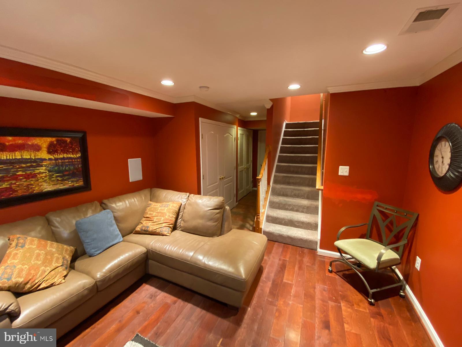 SEVEN OAKS - Residential