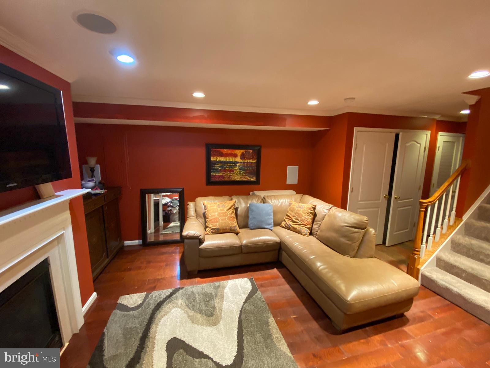 SEVEN OAKS - Residential