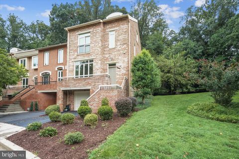 Photo of 10901 Whiterim Drive, POTOMAC, MD 20854 (MLS # MDMC2190712)