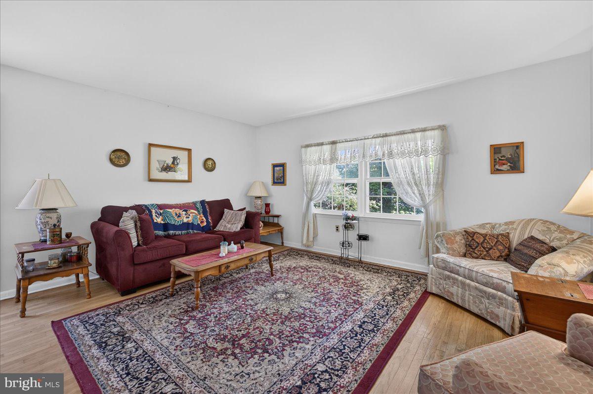74 GLEN DRIVE