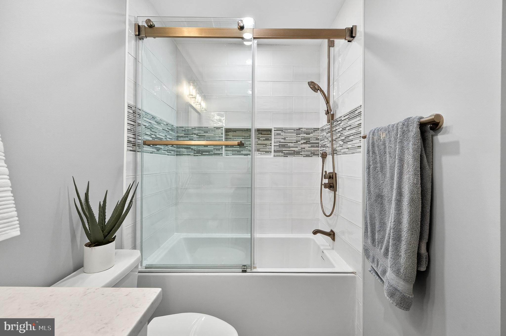 RESERVE AT TYSONS CORNER - Residential