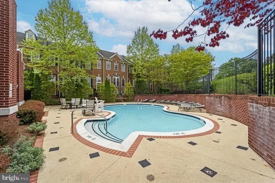 RESERVE AT TYSONS CORNER - Residential