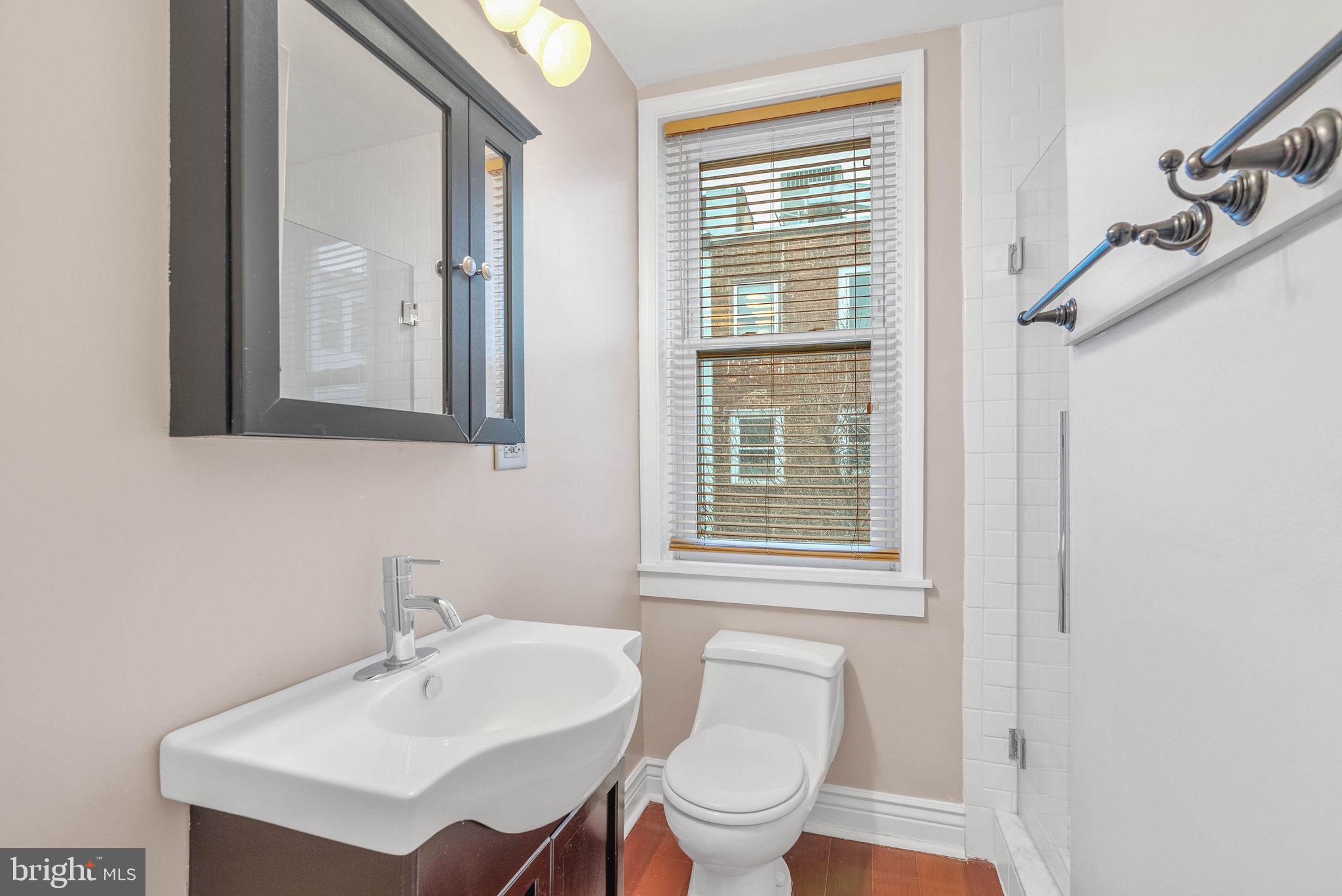 QUEEN VILLAGE - Residential