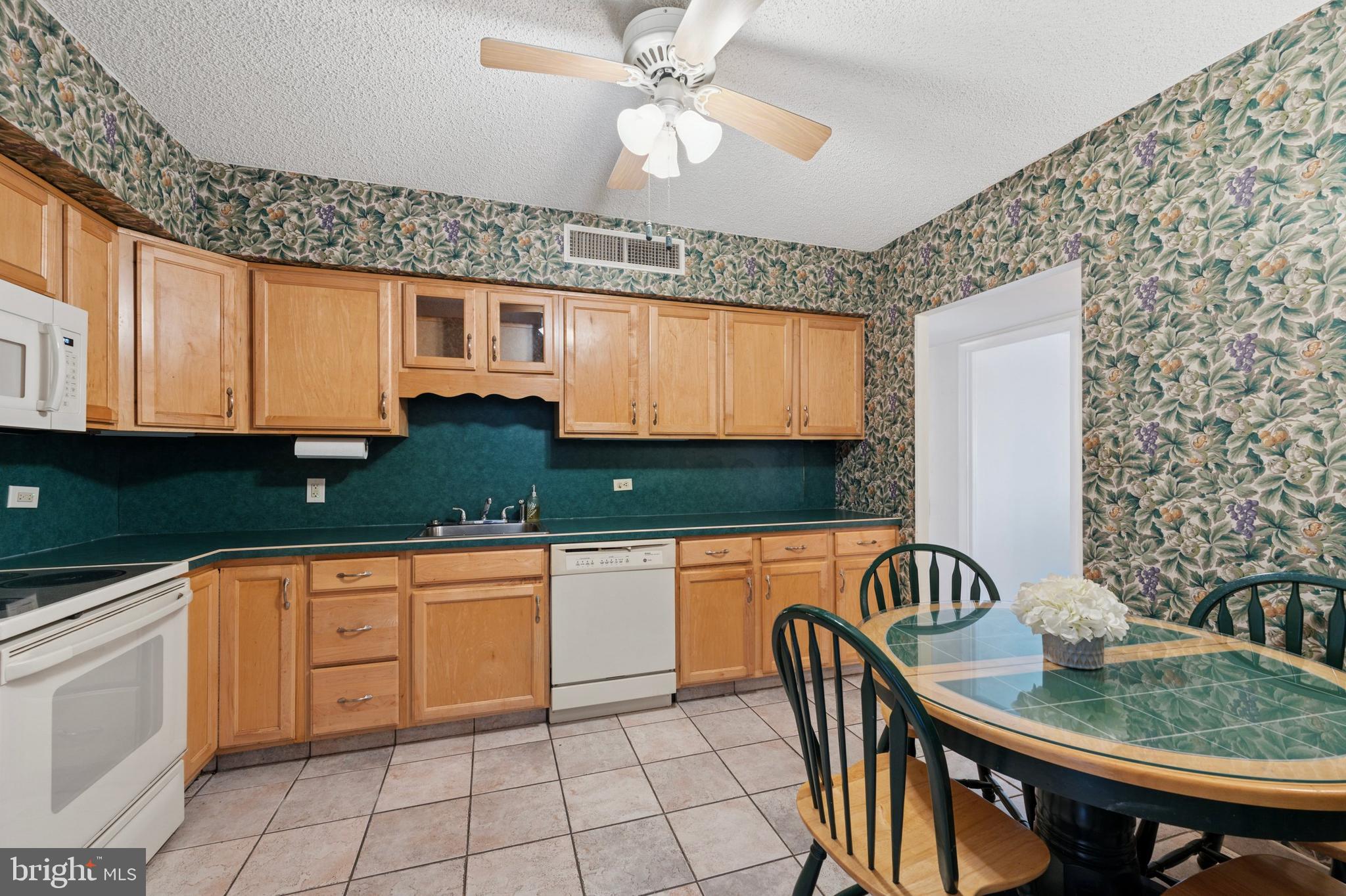 VALLEY FORGE TOWER - Residential