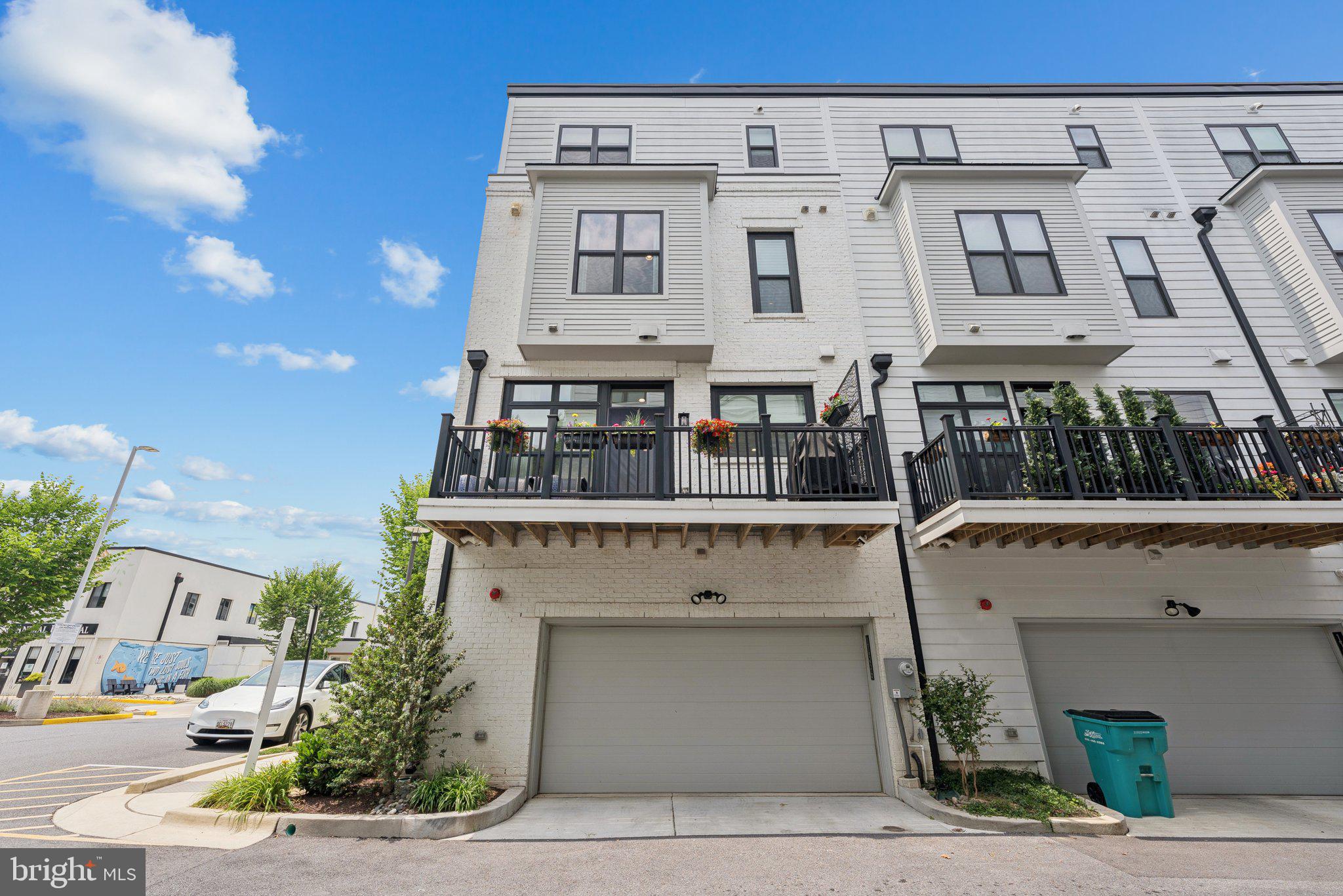 CABIN JOHN VILLAGE - Residential