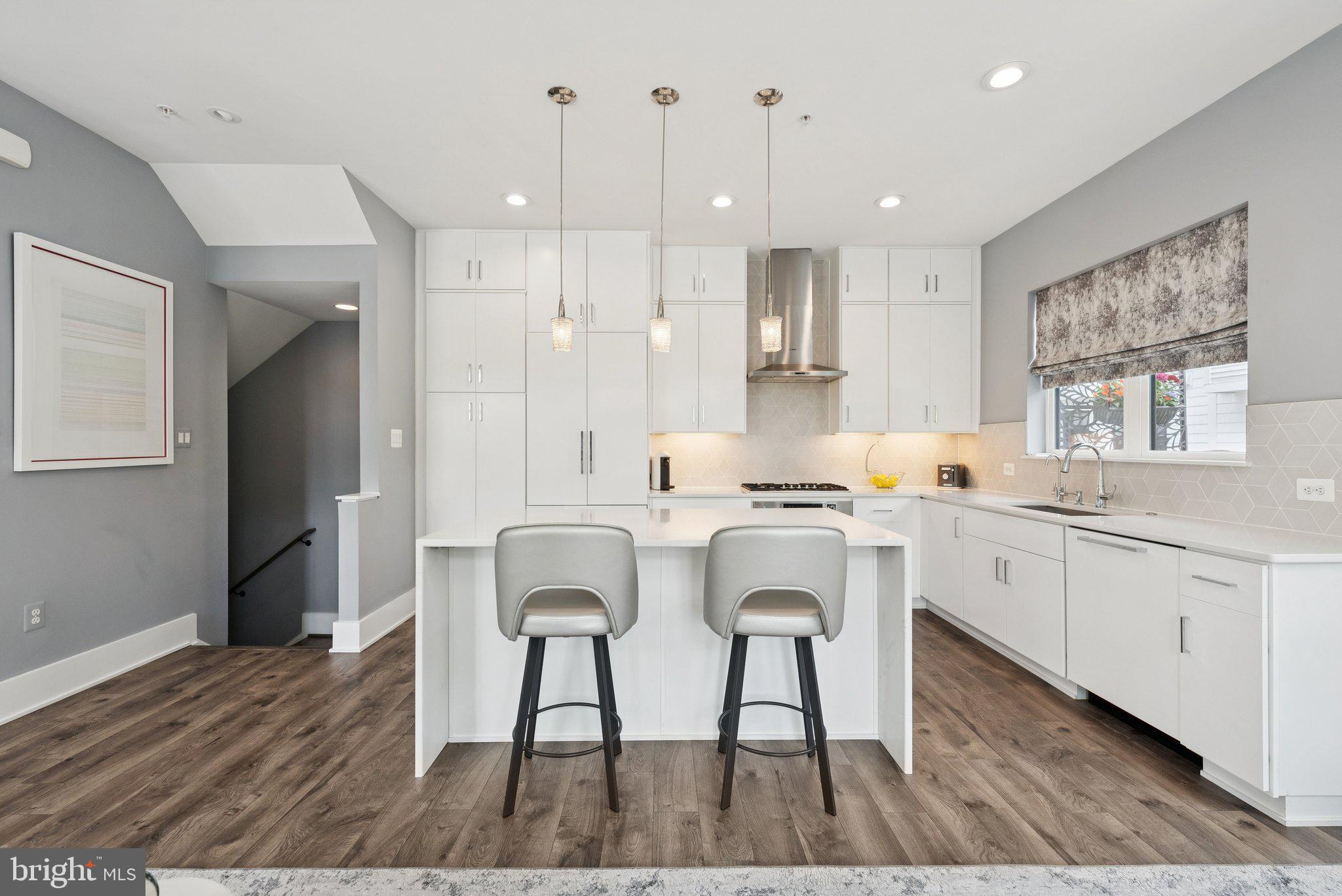 CABIN JOHN VILLAGE - Residential