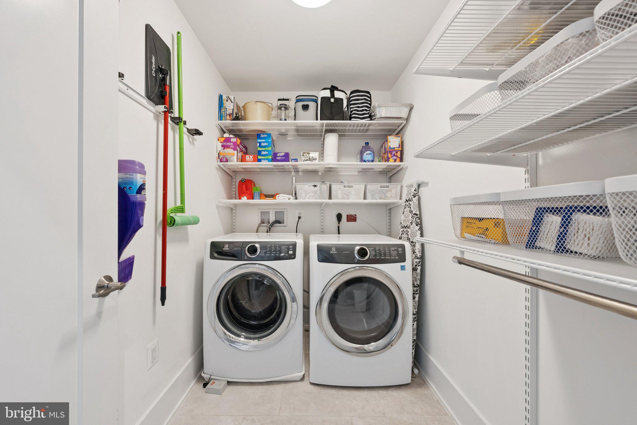 CABIN JOHN VILLAGE - Residential