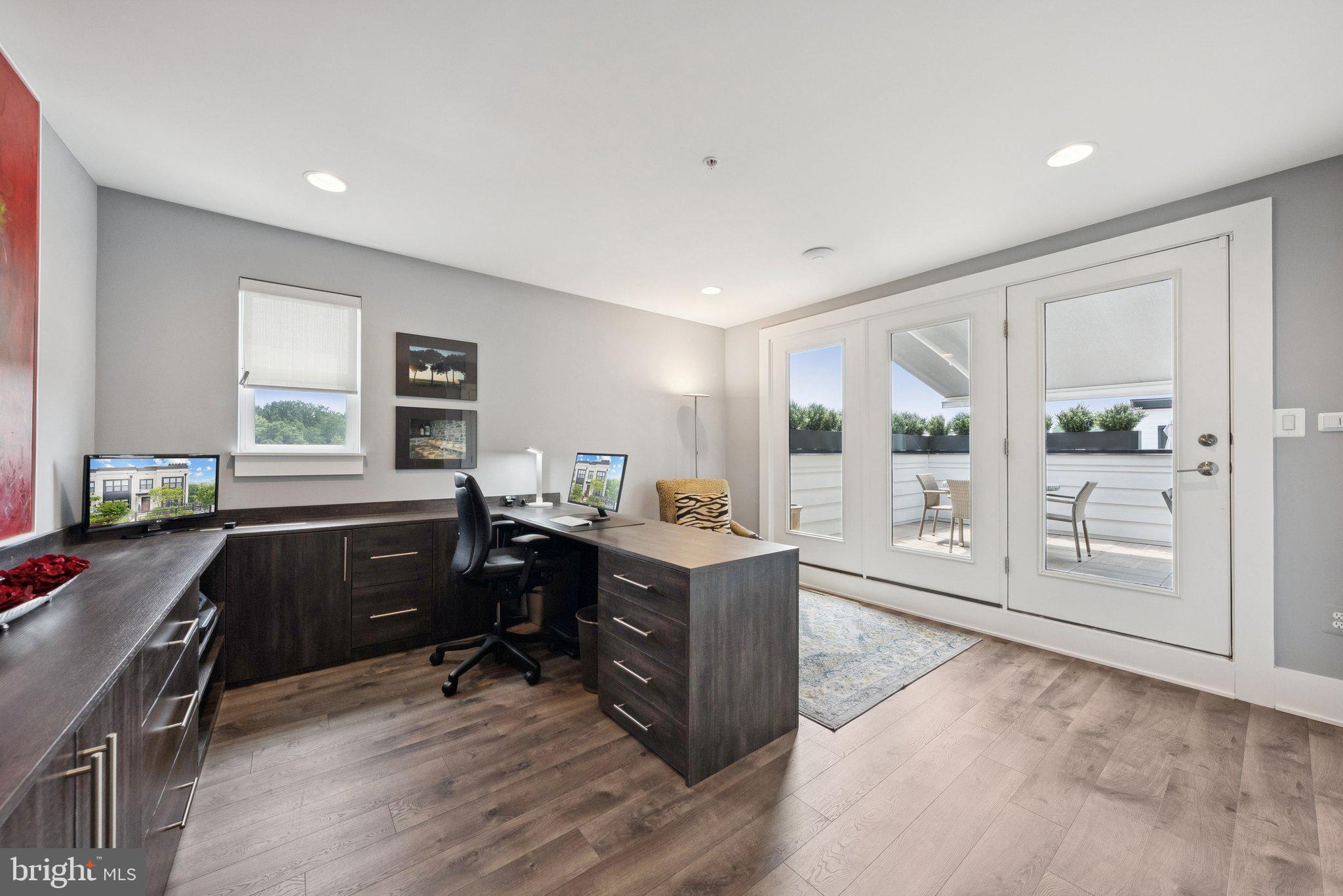 CABIN JOHN VILLAGE - Residential