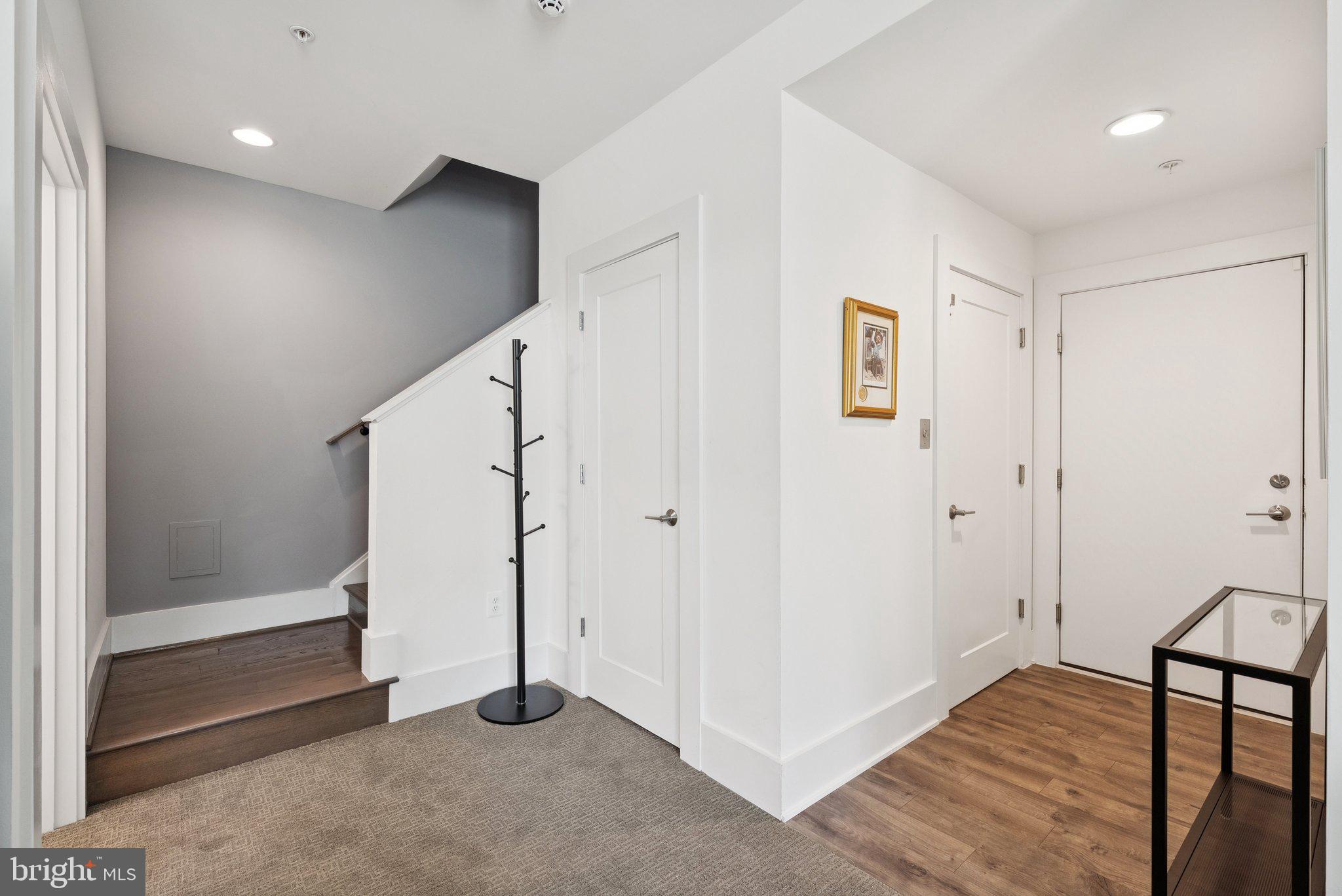 CABIN JOHN VILLAGE - Residential