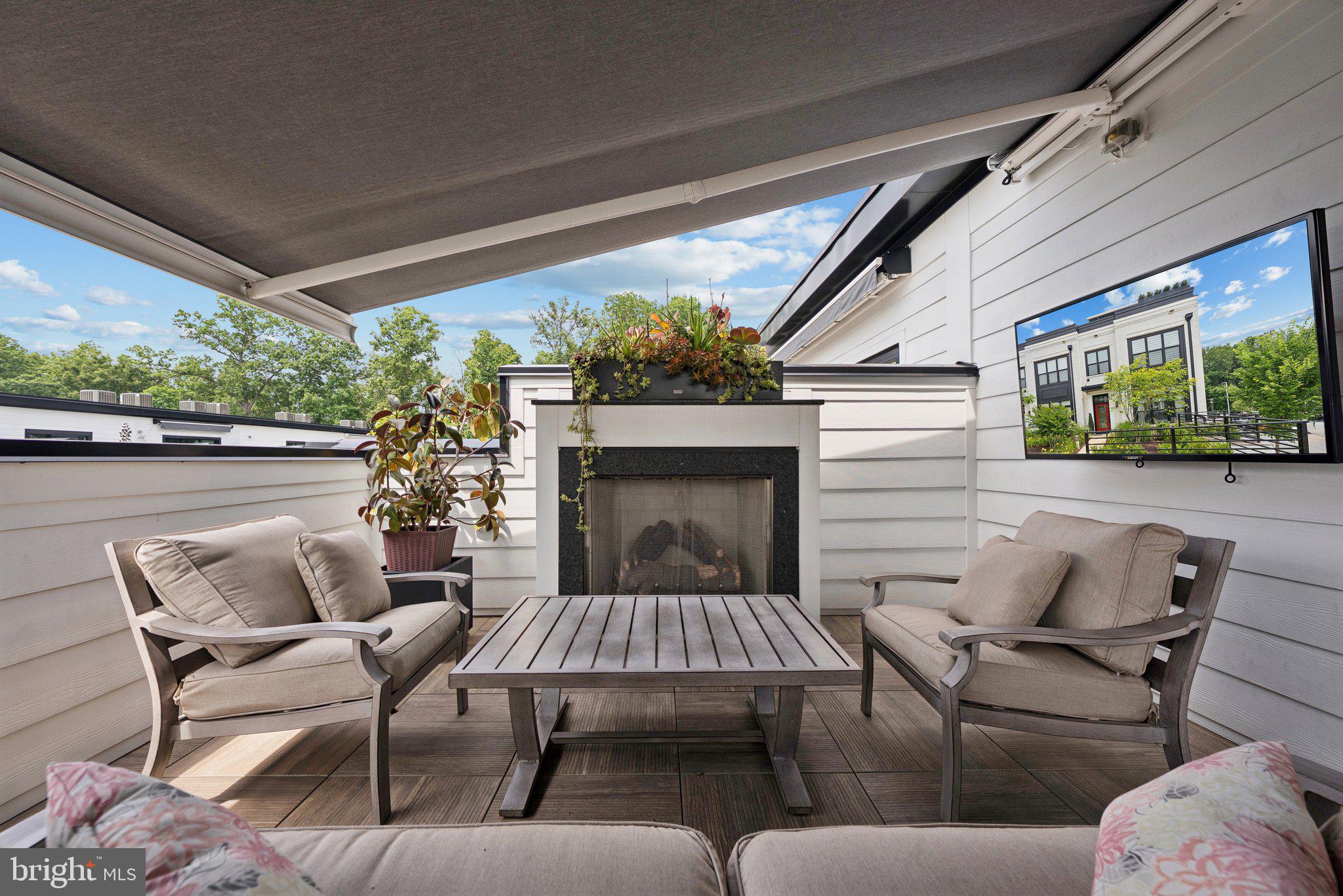 CABIN JOHN VILLAGE - Residential