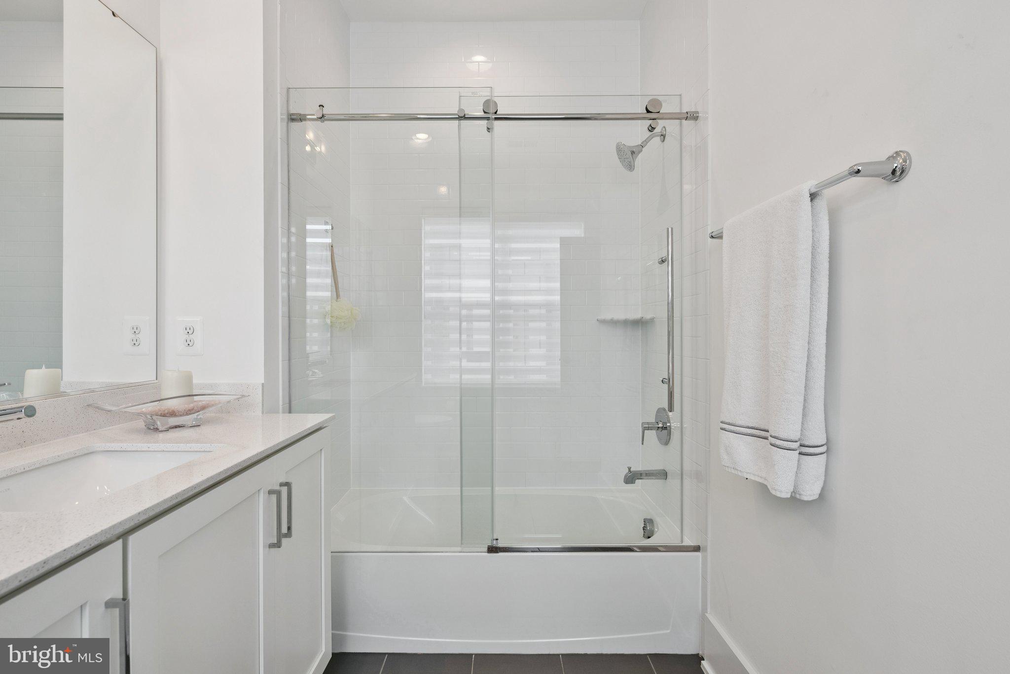 CABIN JOHN VILLAGE - Residential