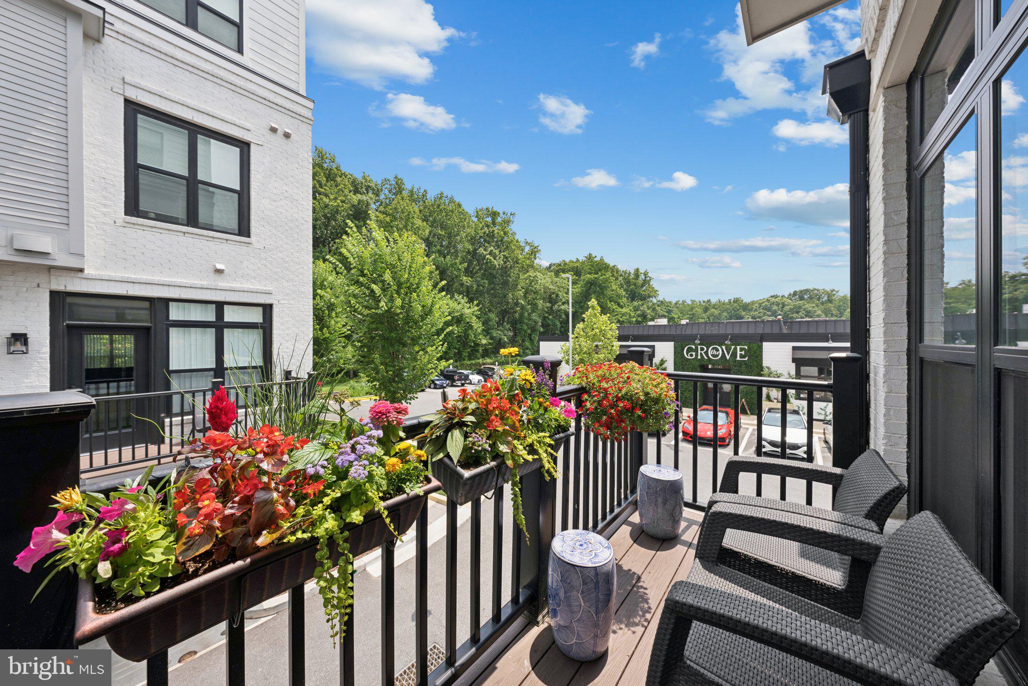 CABIN JOHN VILLAGE - Residential