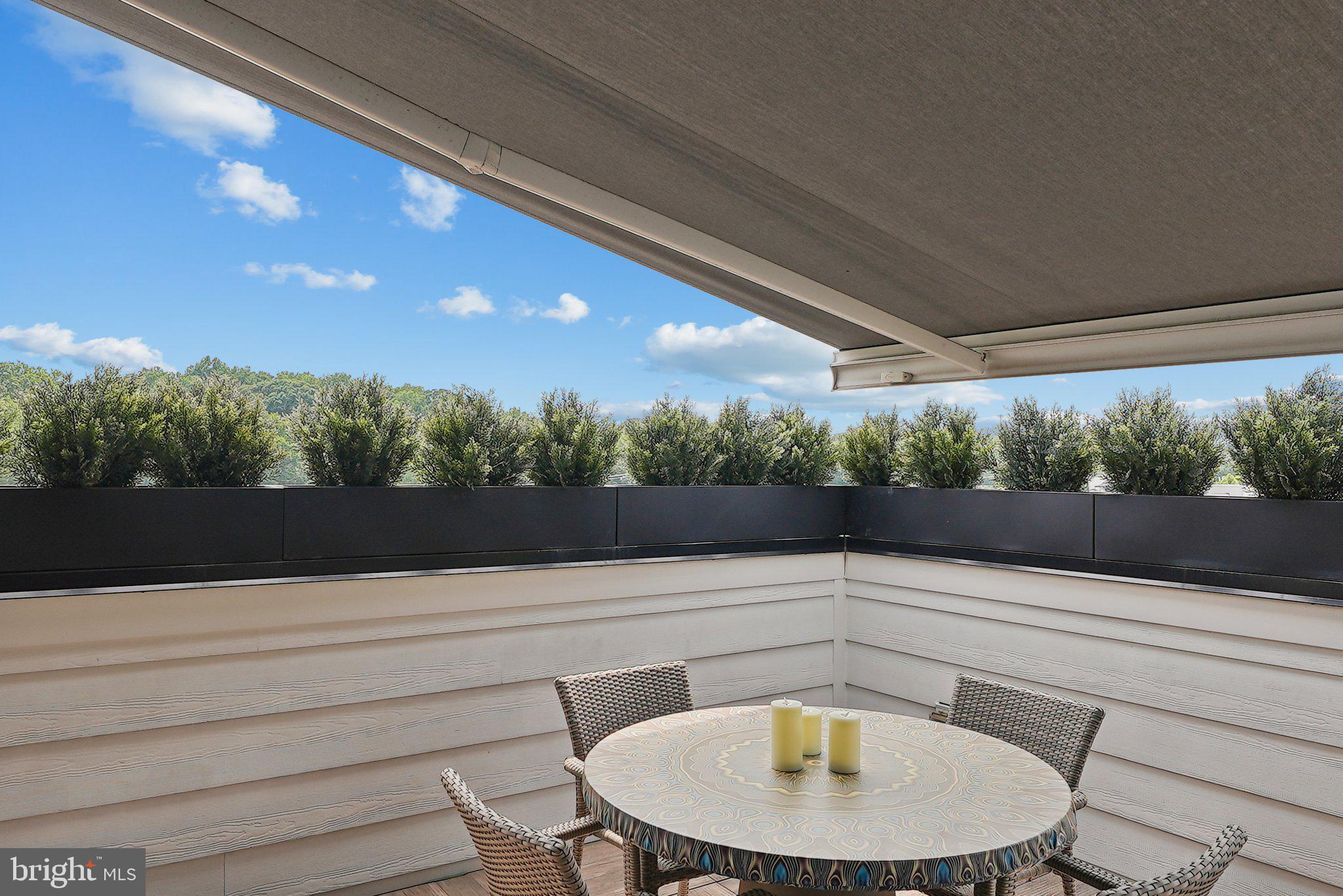 CABIN JOHN VILLAGE - Residential