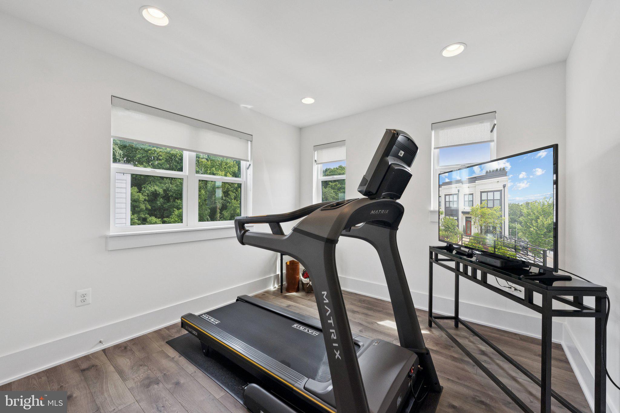 CABIN JOHN VILLAGE - Residential