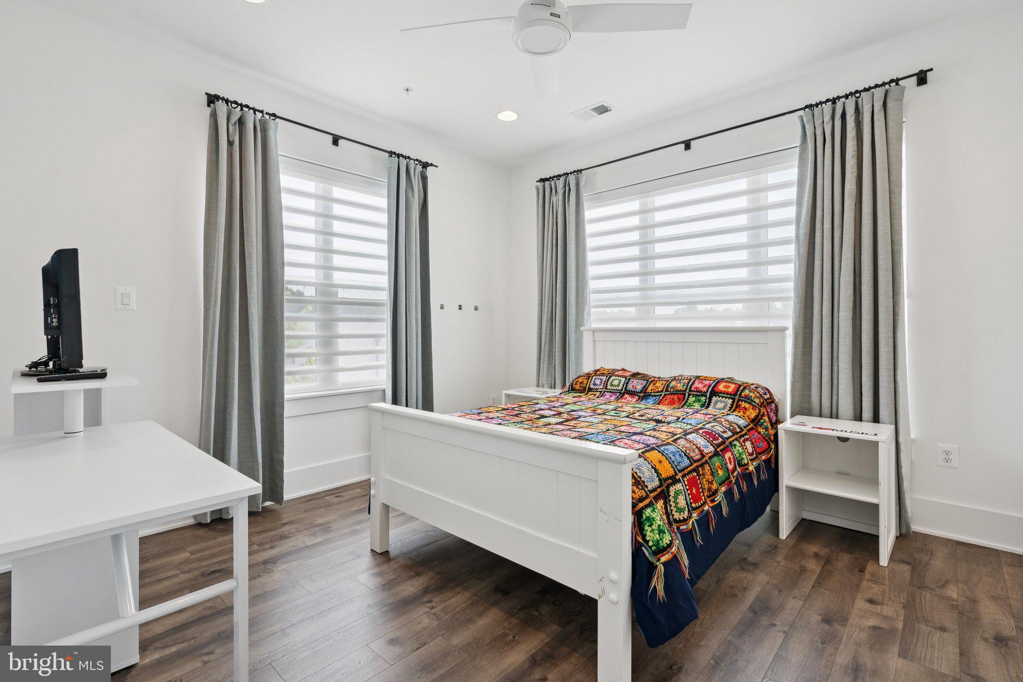 CABIN JOHN VILLAGE - Residential