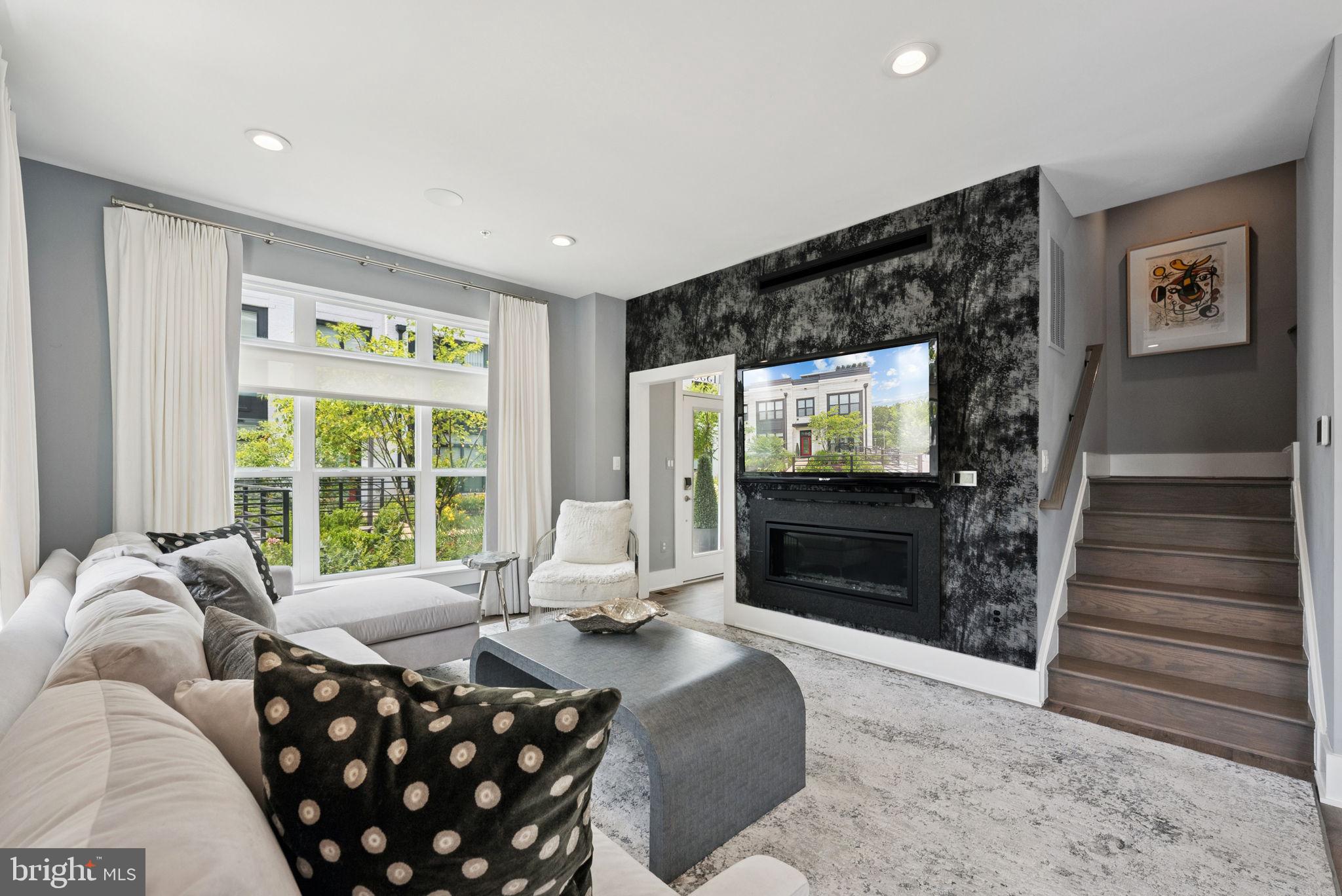 CABIN JOHN VILLAGE - Residential