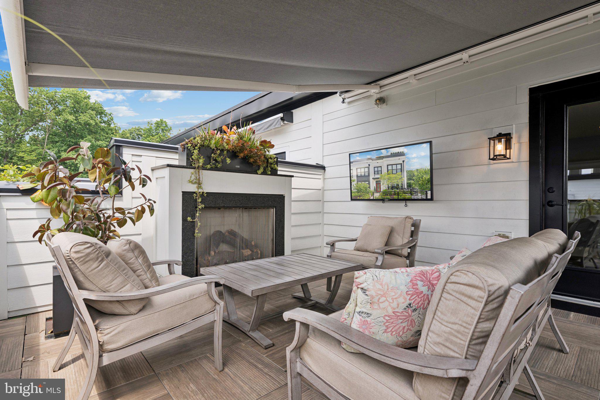 CABIN JOHN VILLAGE - Residential