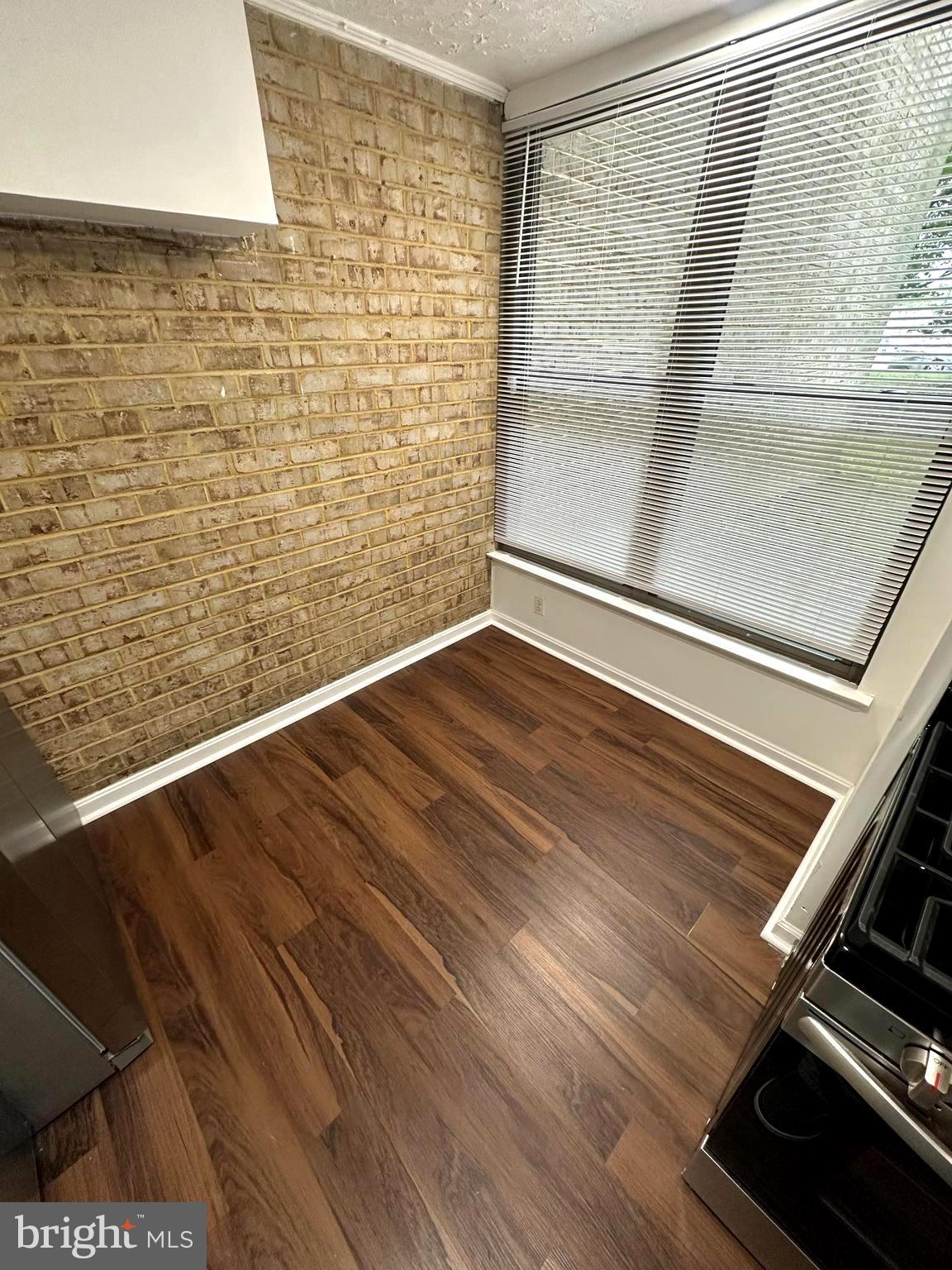 HUNTLEY SQUARE - Residential