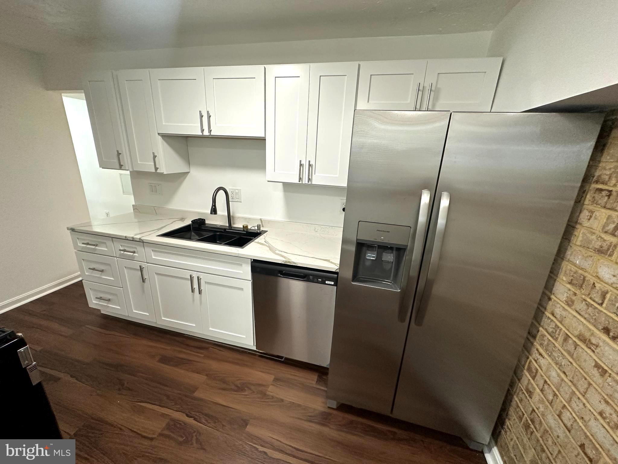 HUNTLEY SQUARE - Residential