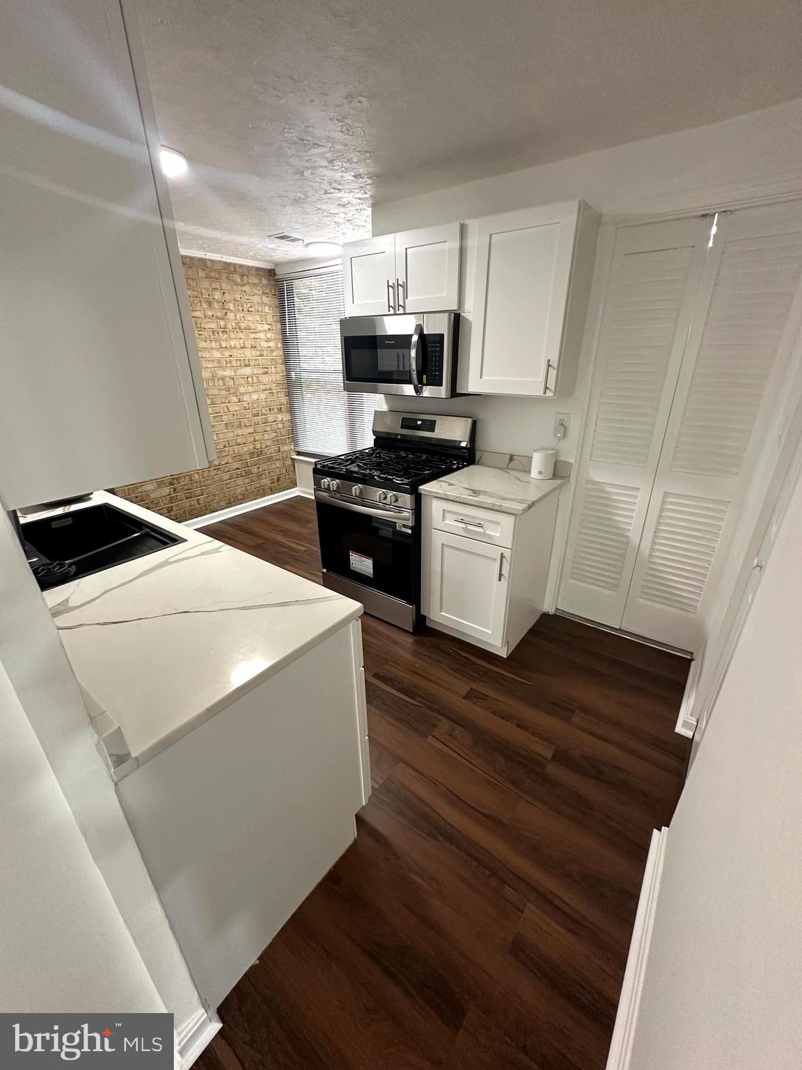 HUNTLEY SQUARE - Residential