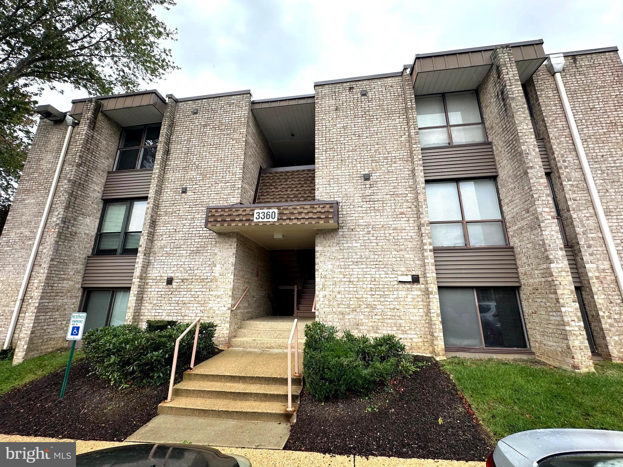 HUNTLEY SQUARE - Residential