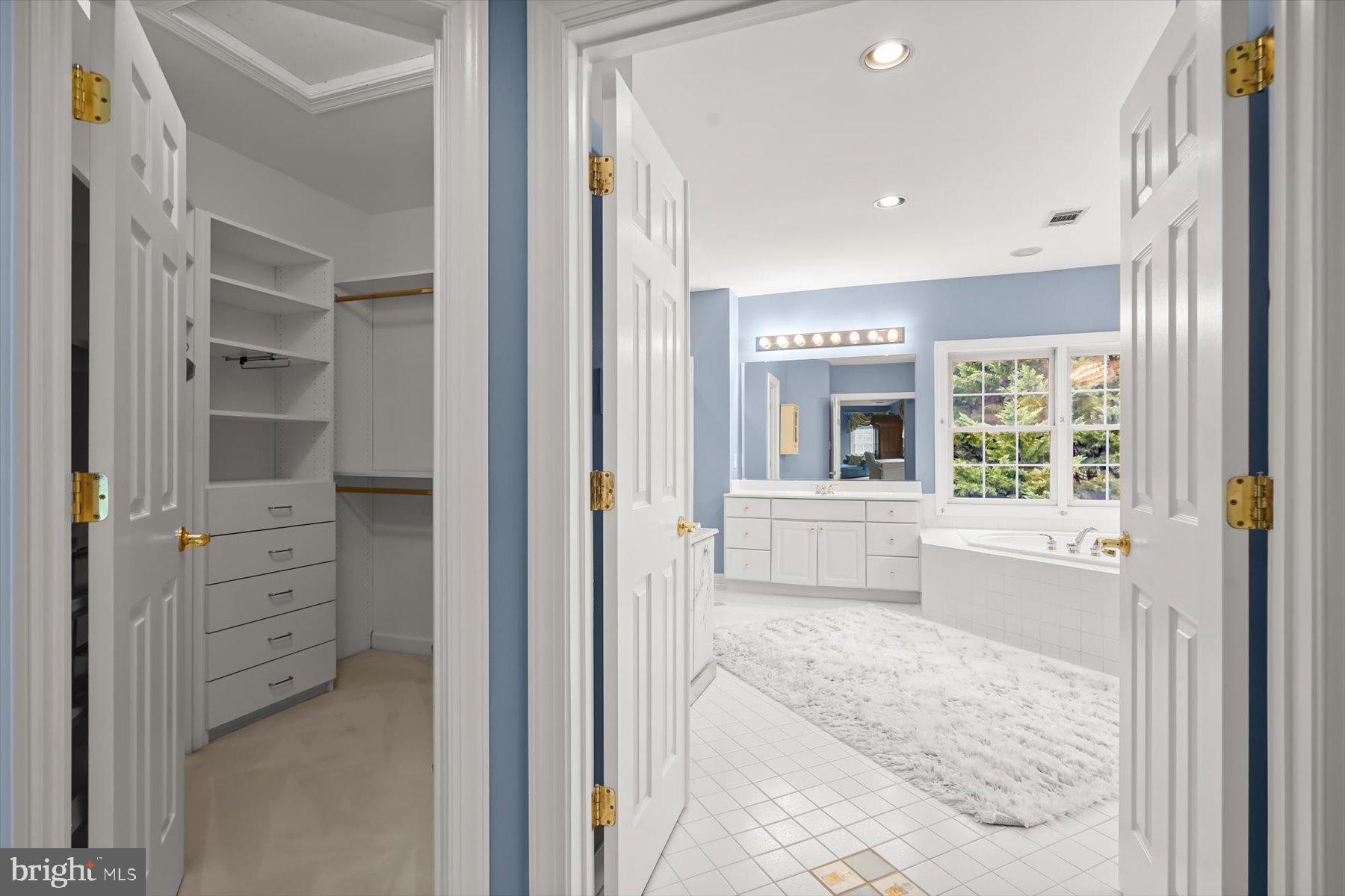 WILLOWS OF POTOMAC - Residential