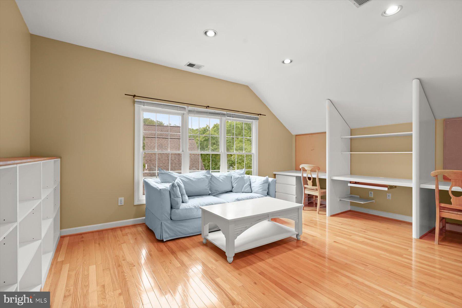 WILLOWS OF POTOMAC - Residential