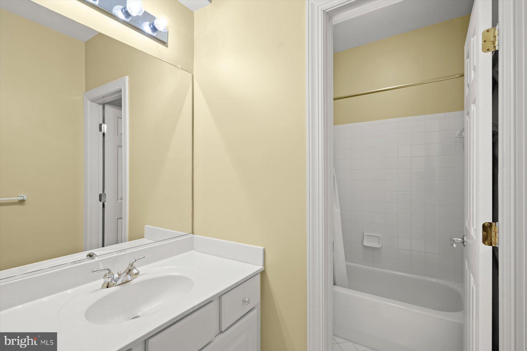 WILLOWS OF POTOMAC - Residential