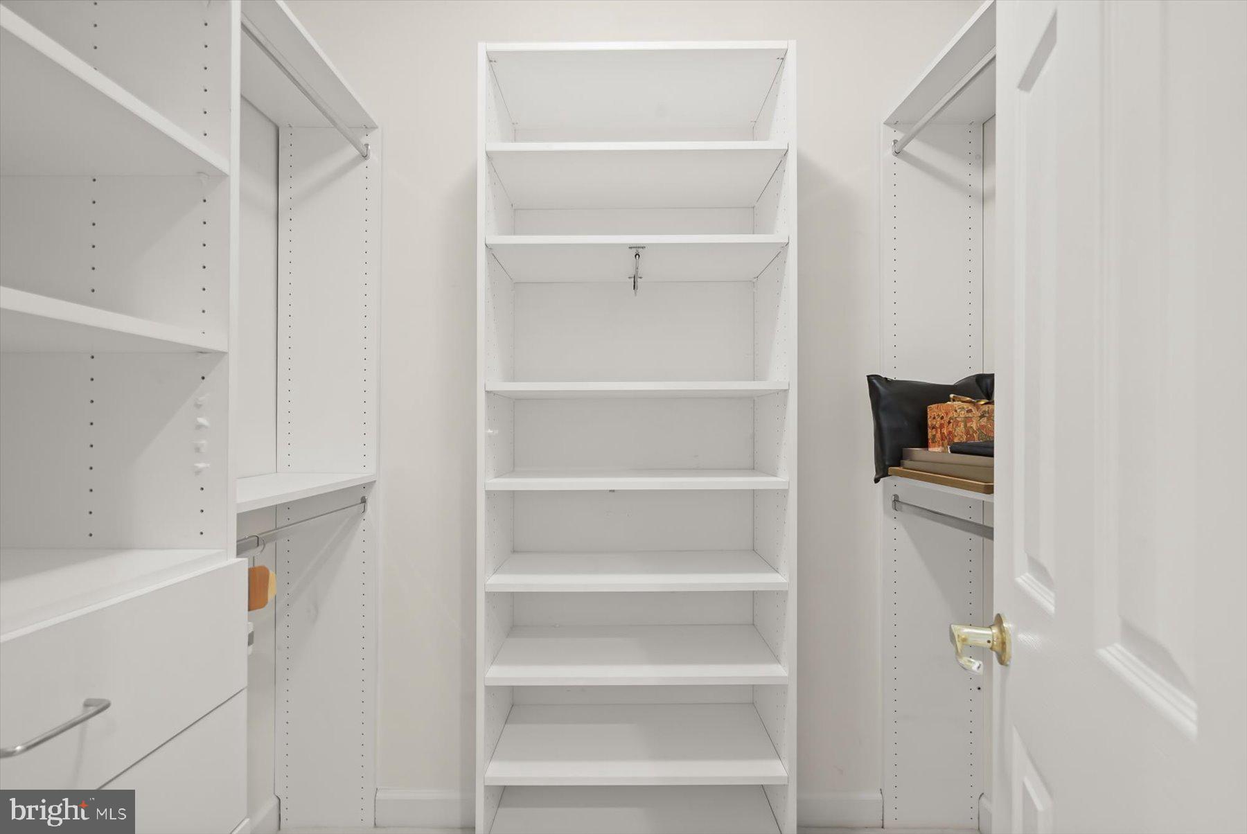 WILLOWS OF POTOMAC - Residential