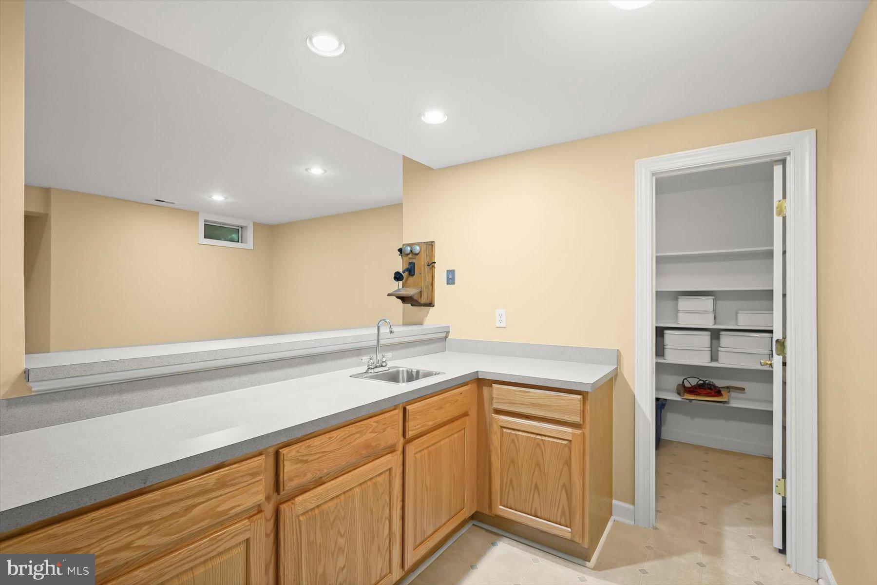 WILLOWS OF POTOMAC - Residential